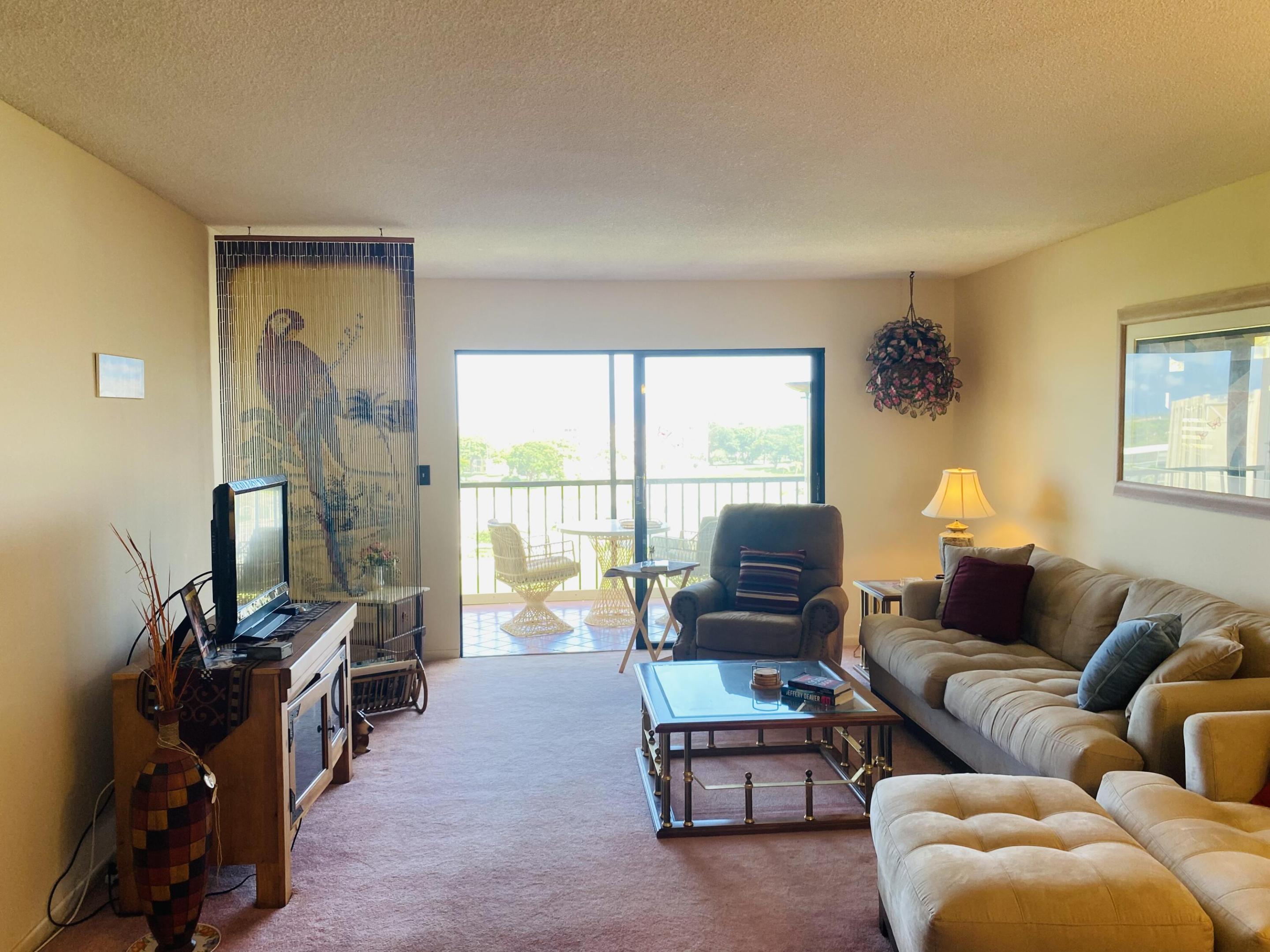 7076 Huntington Lane 801