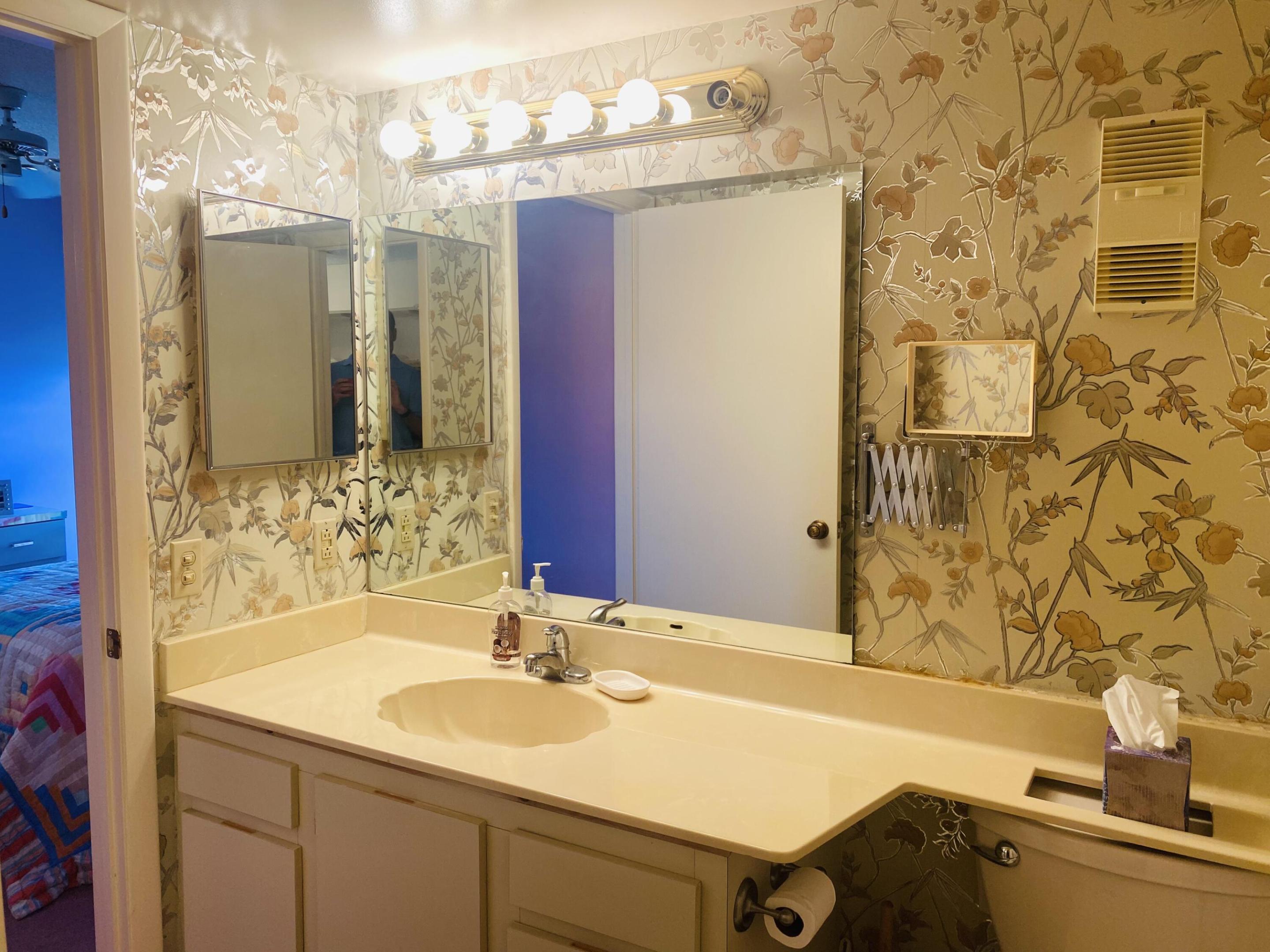 7076 Huntington Lane 801