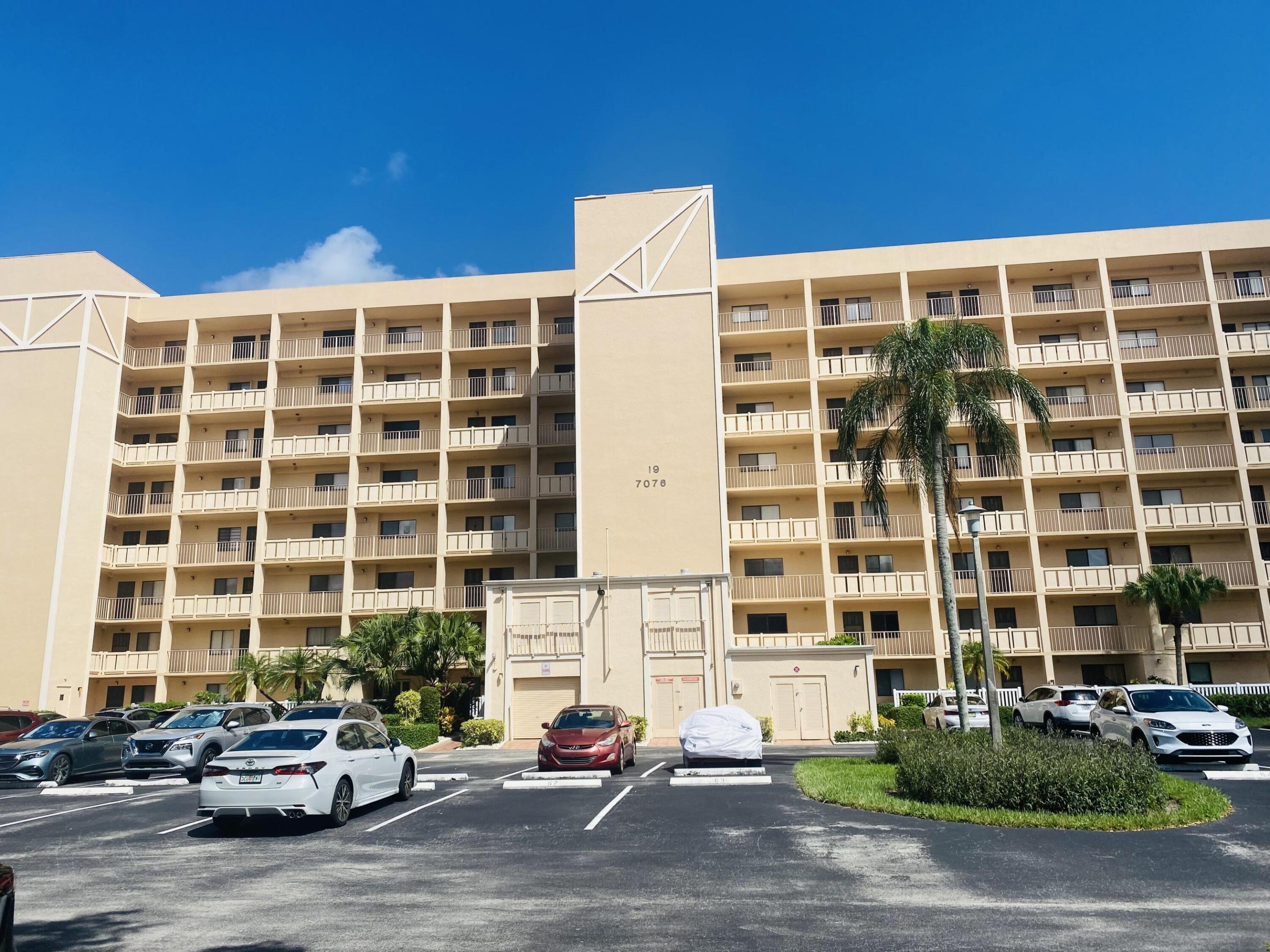 7076 Huntington Lane 801