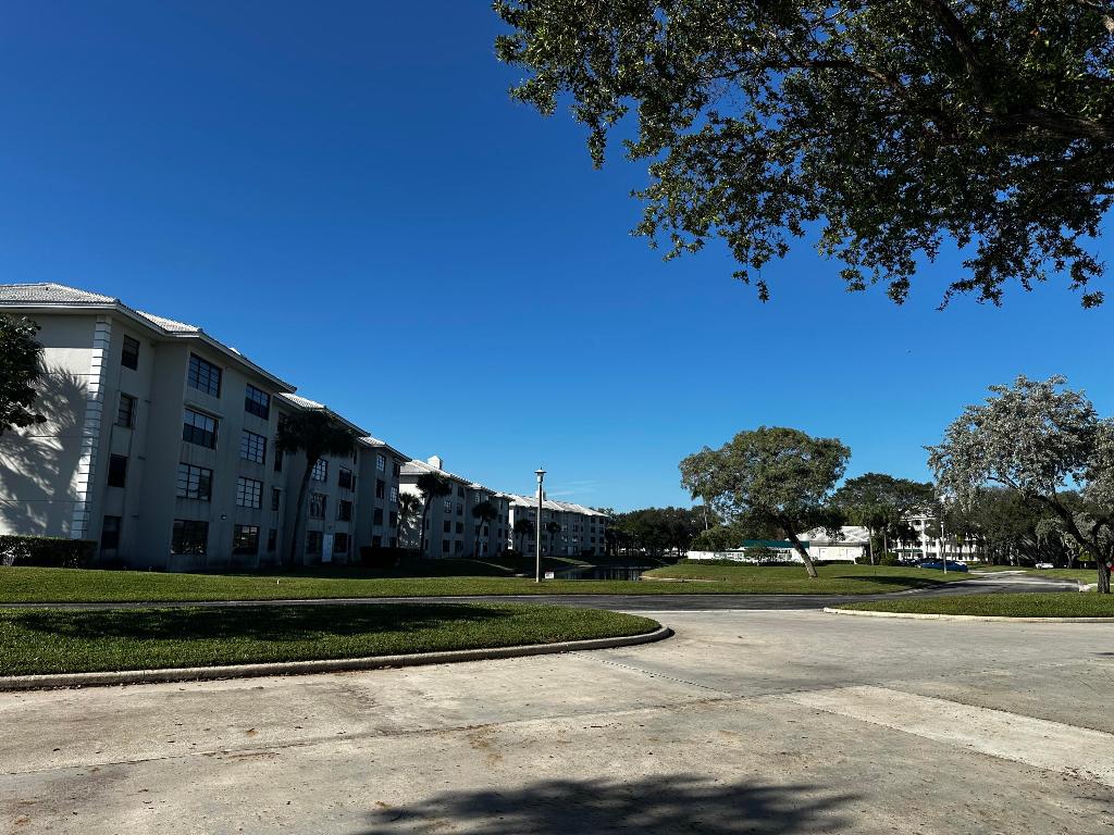 6193 Balboa Circle 405