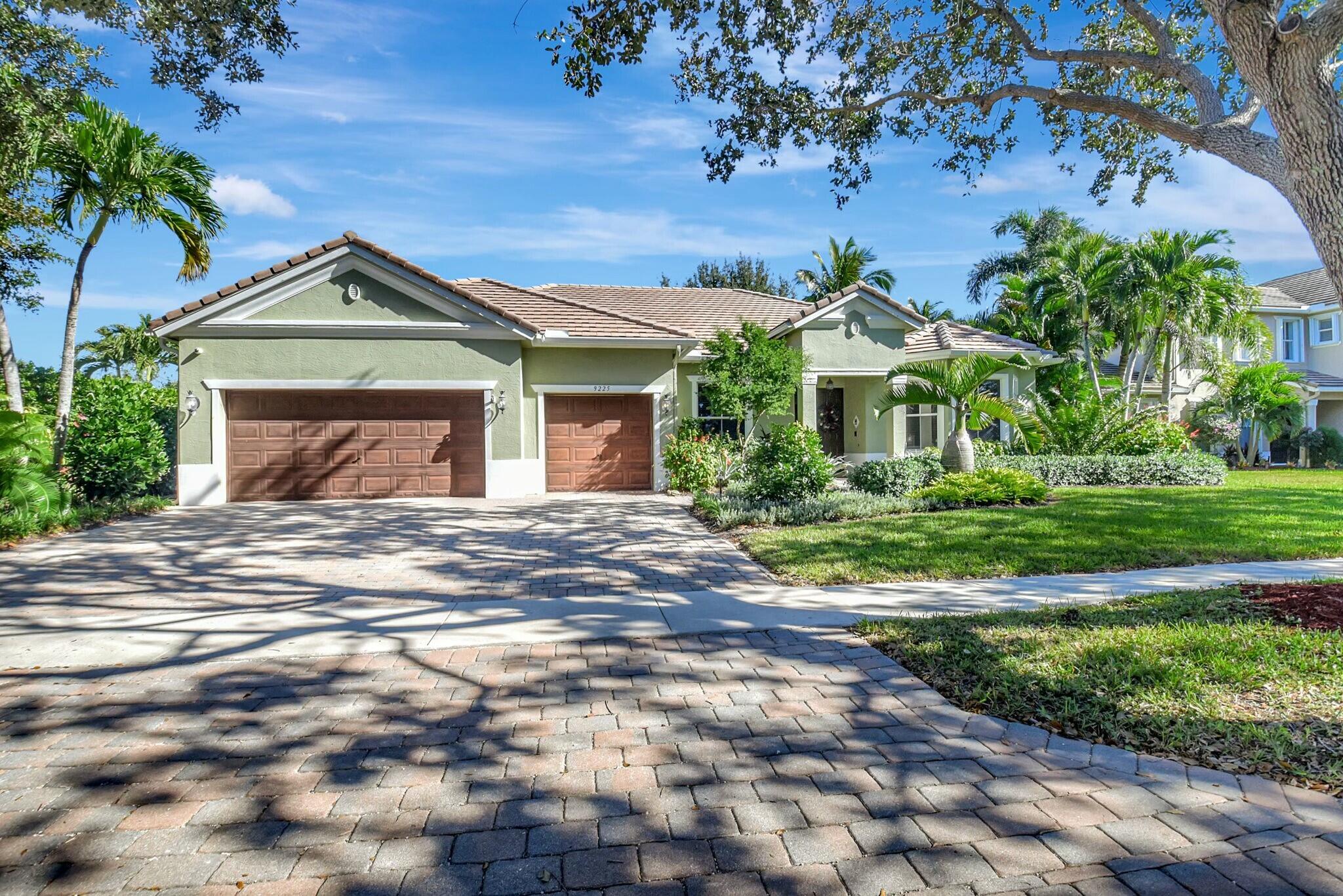 9225 Savannah Estates Drive