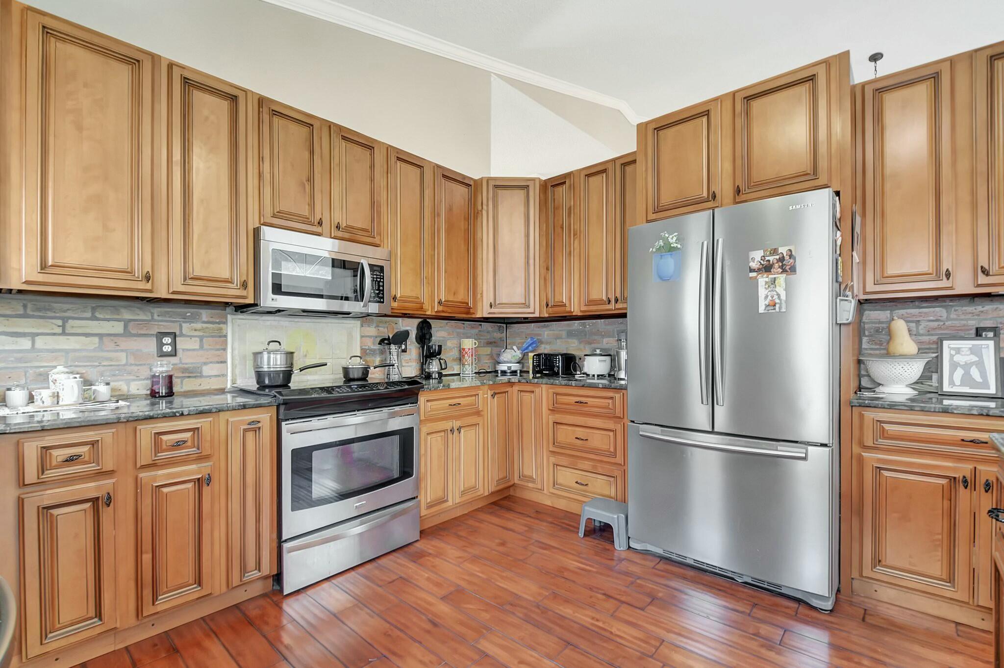 6090 Newport Village Way