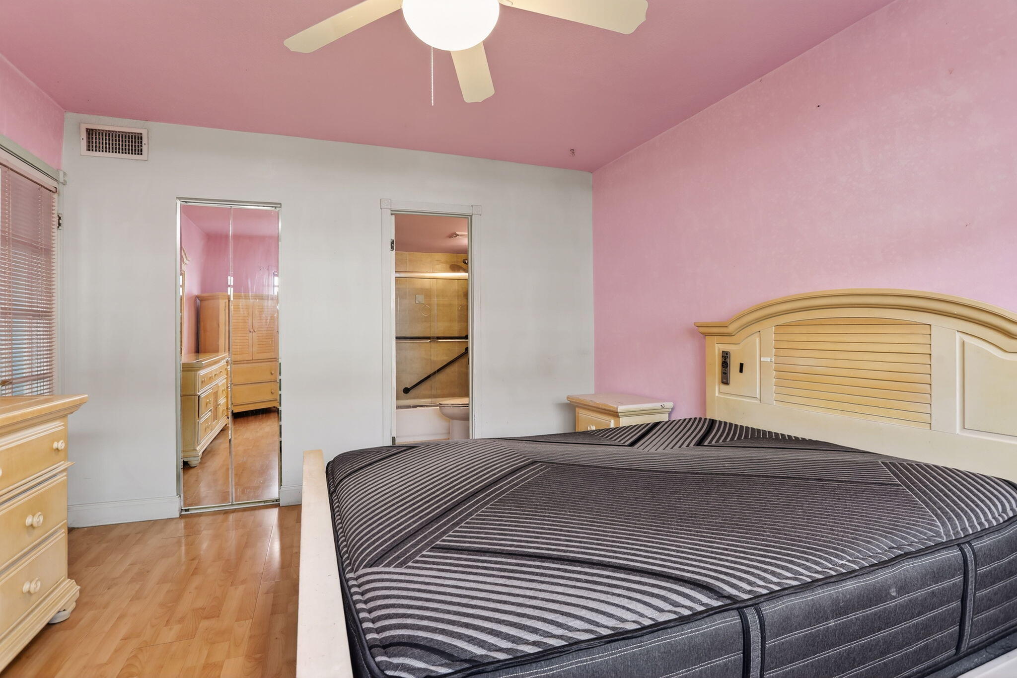 1775 N Andrews Square 101w