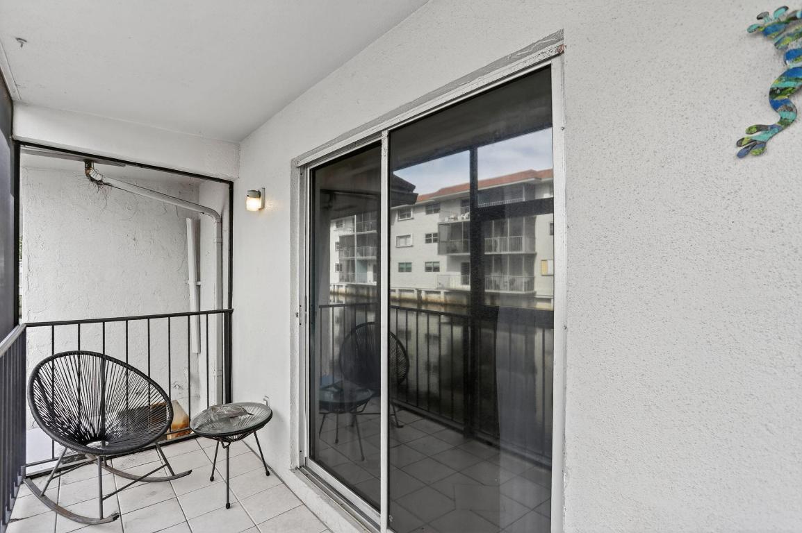 1775 N Andrews Square 101w