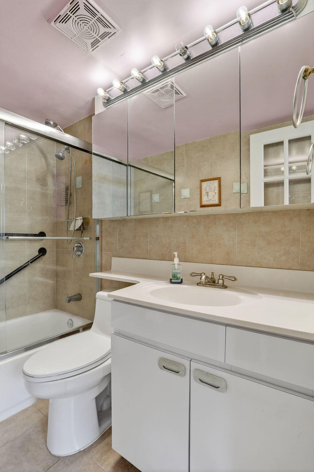 1775 N Andrews Square 101w