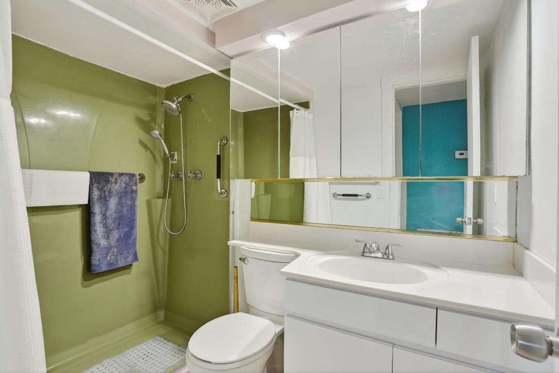 1775 N Andrews Square 101w