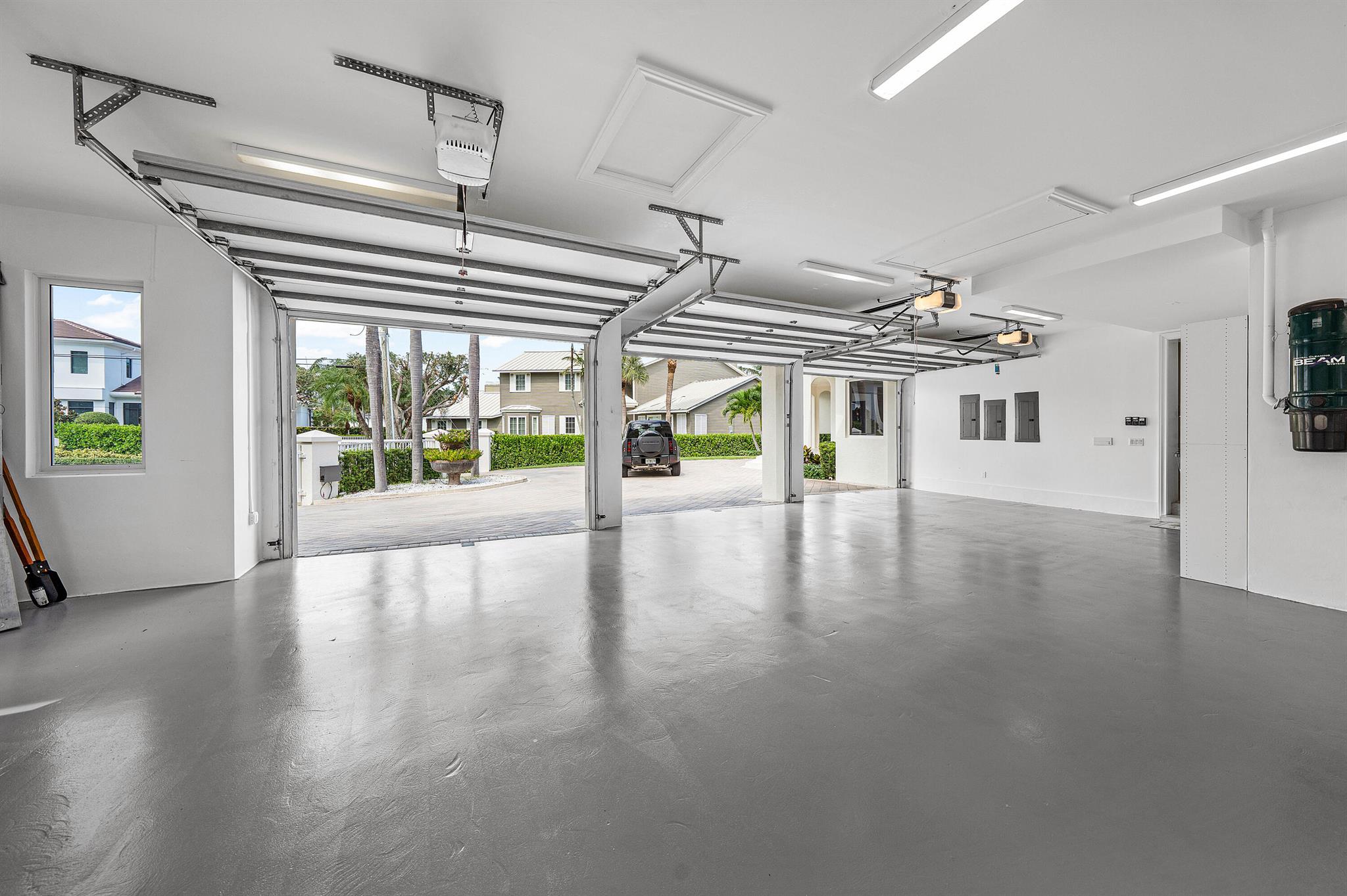 978 Dogwood Drive