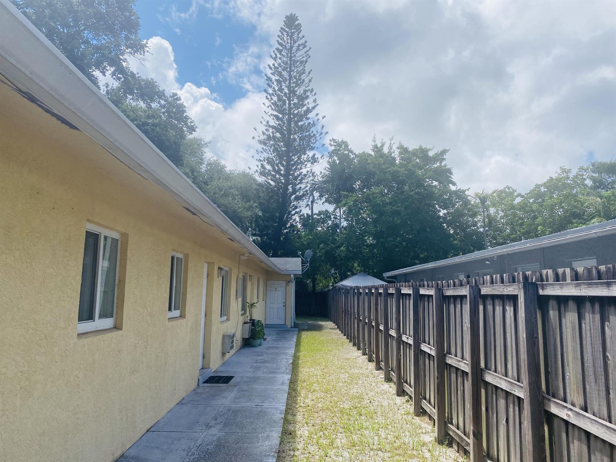 709 SW 13th Avenue 4