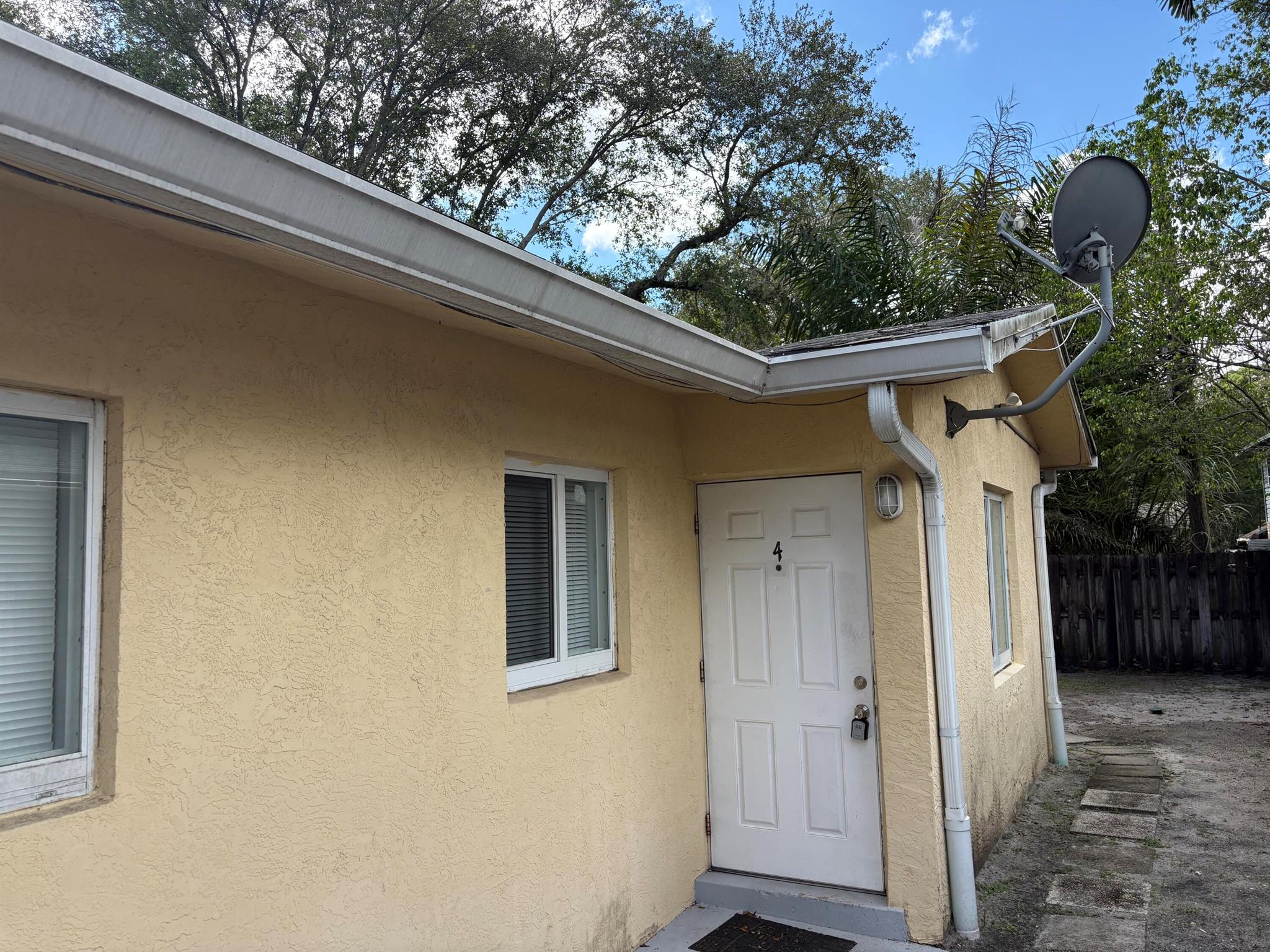 709 SW 13th Avenue 4