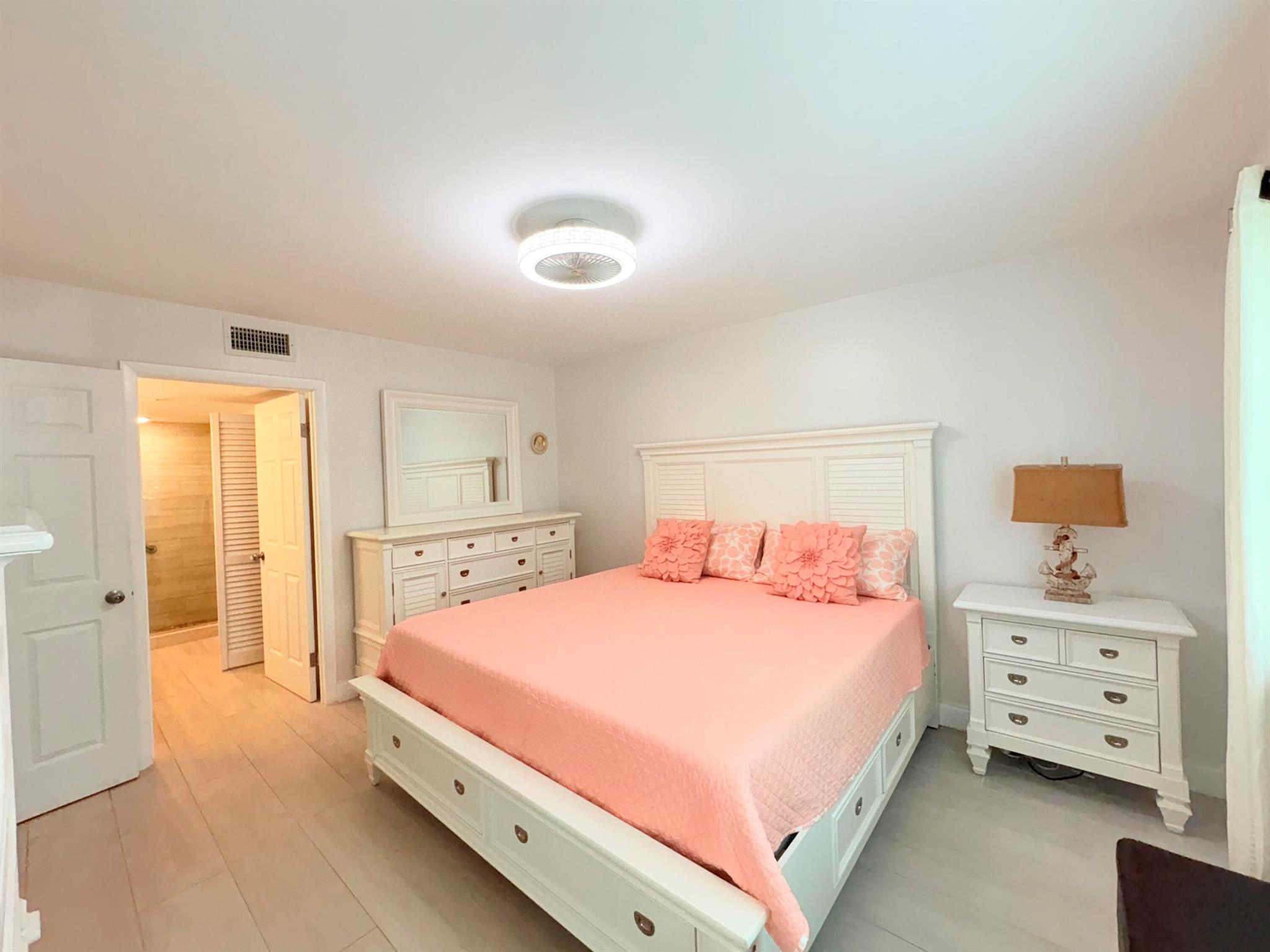 3138 Via Poinciana 306