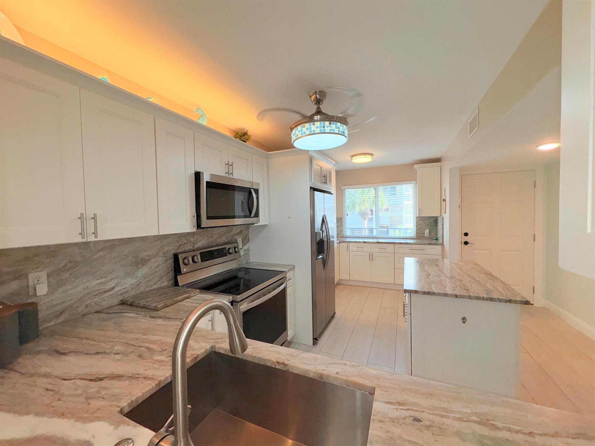 3138 Via Poinciana 306