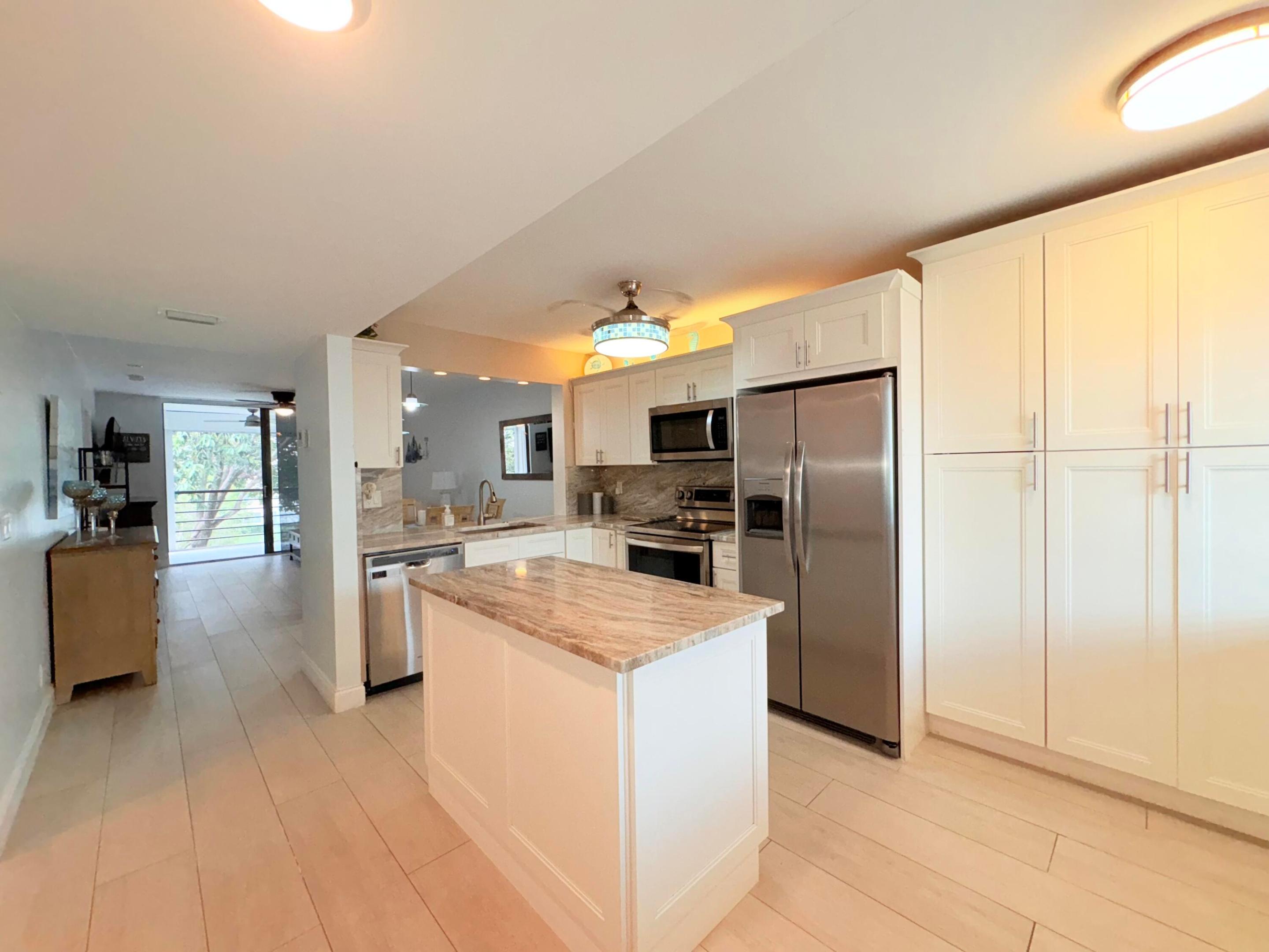 3138 Via Poinciana 306