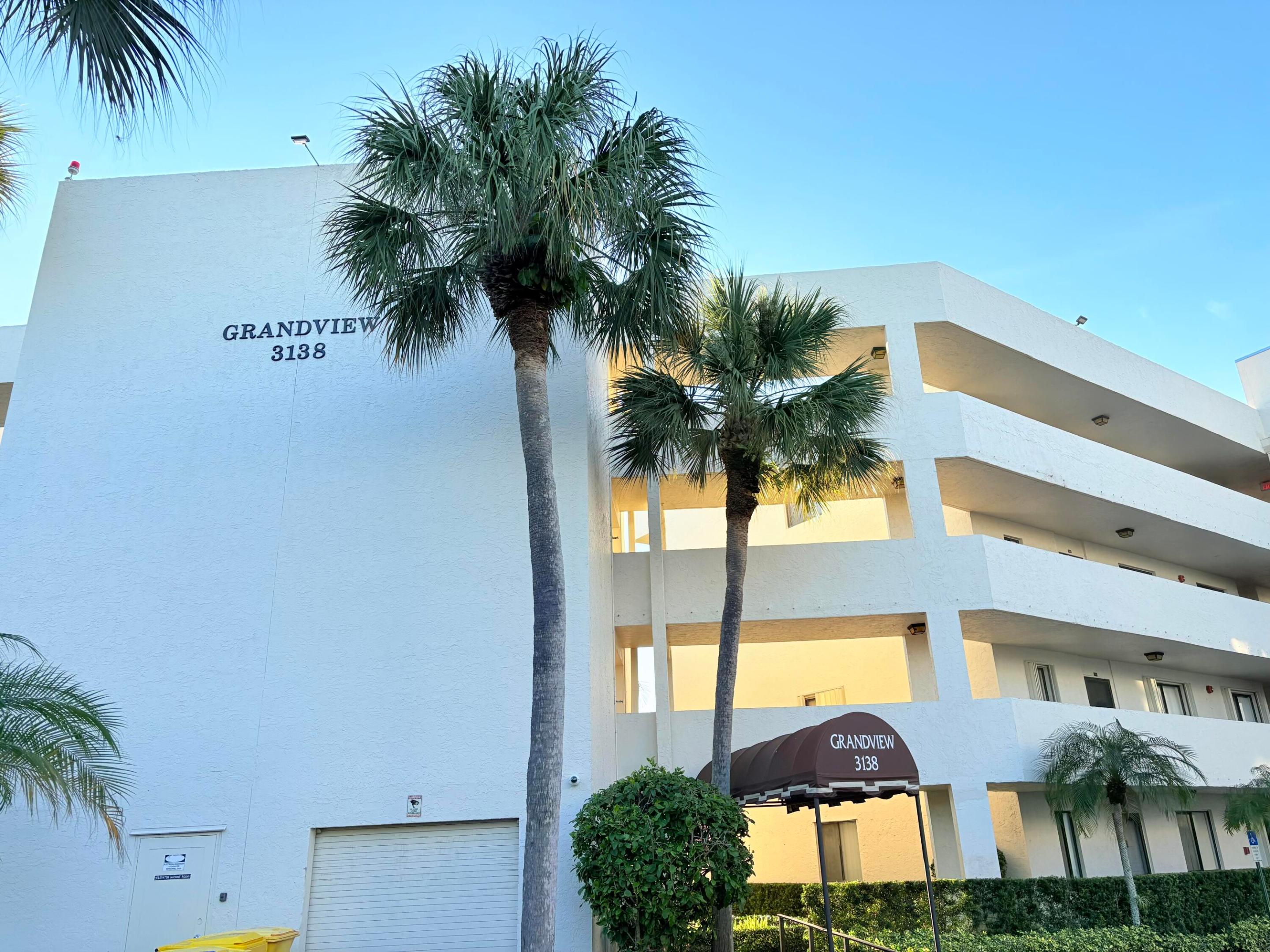 3138 Via Poinciana 306