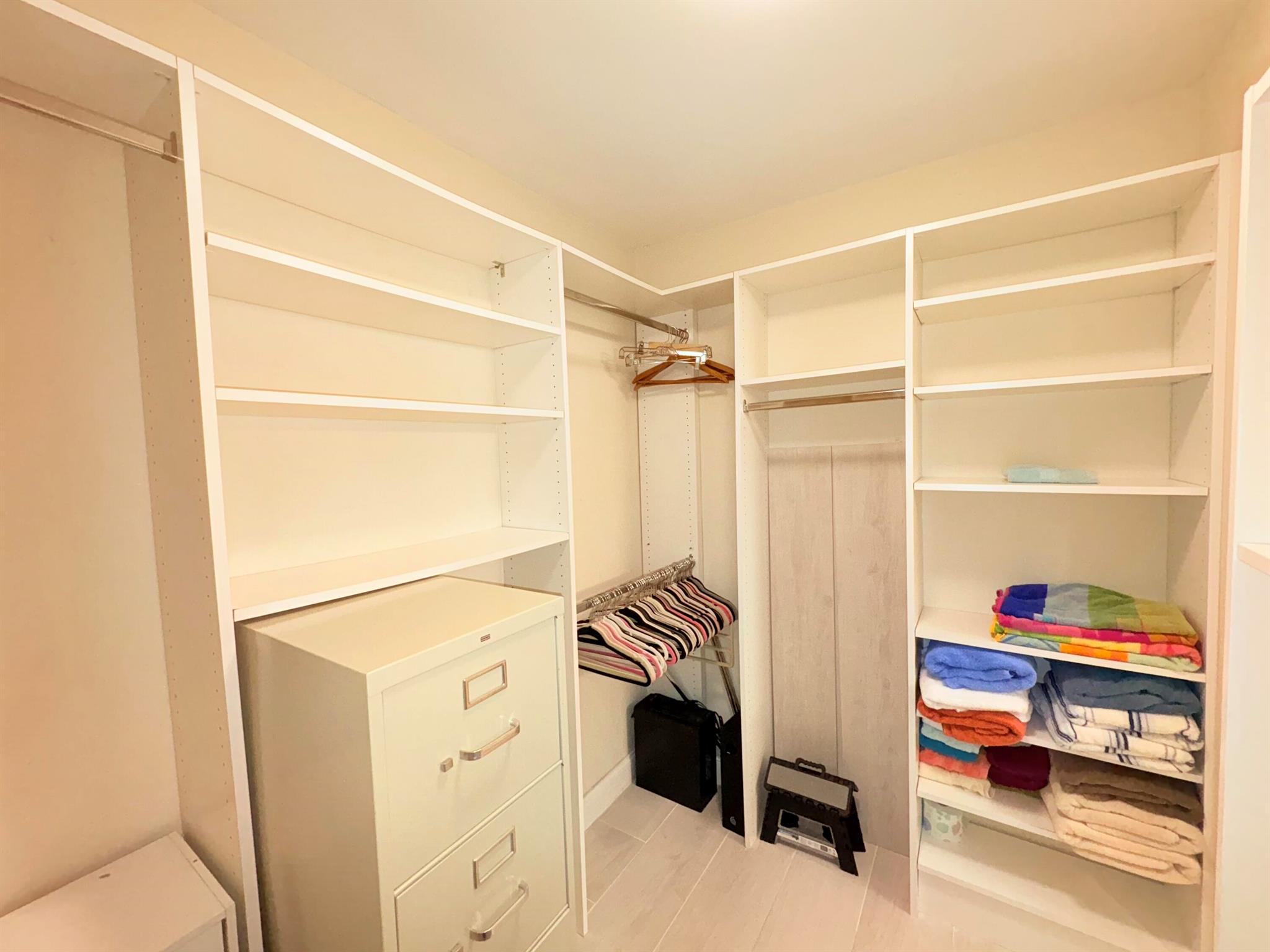 3138 Via Poinciana 306