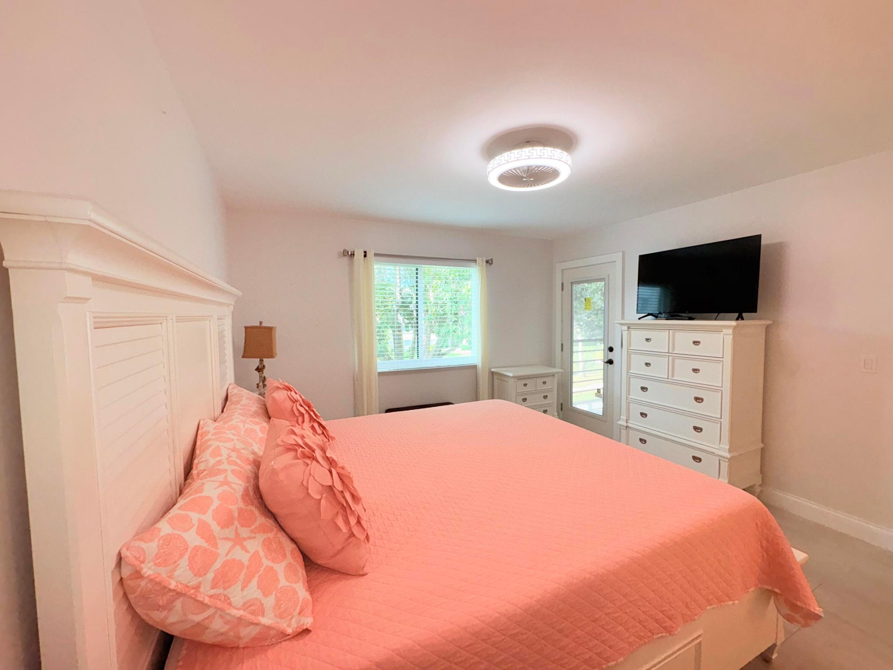 3138 Via Poinciana 306