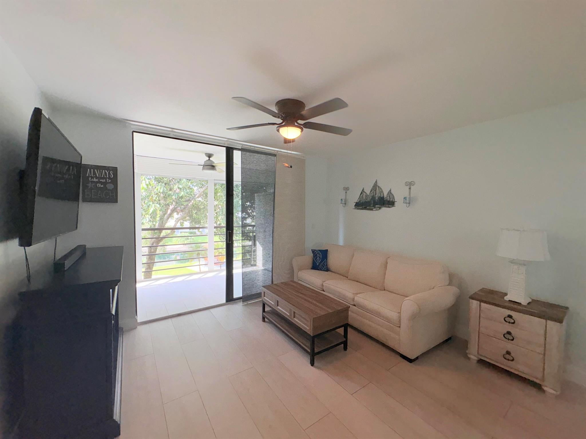 3138 Via Poinciana 306