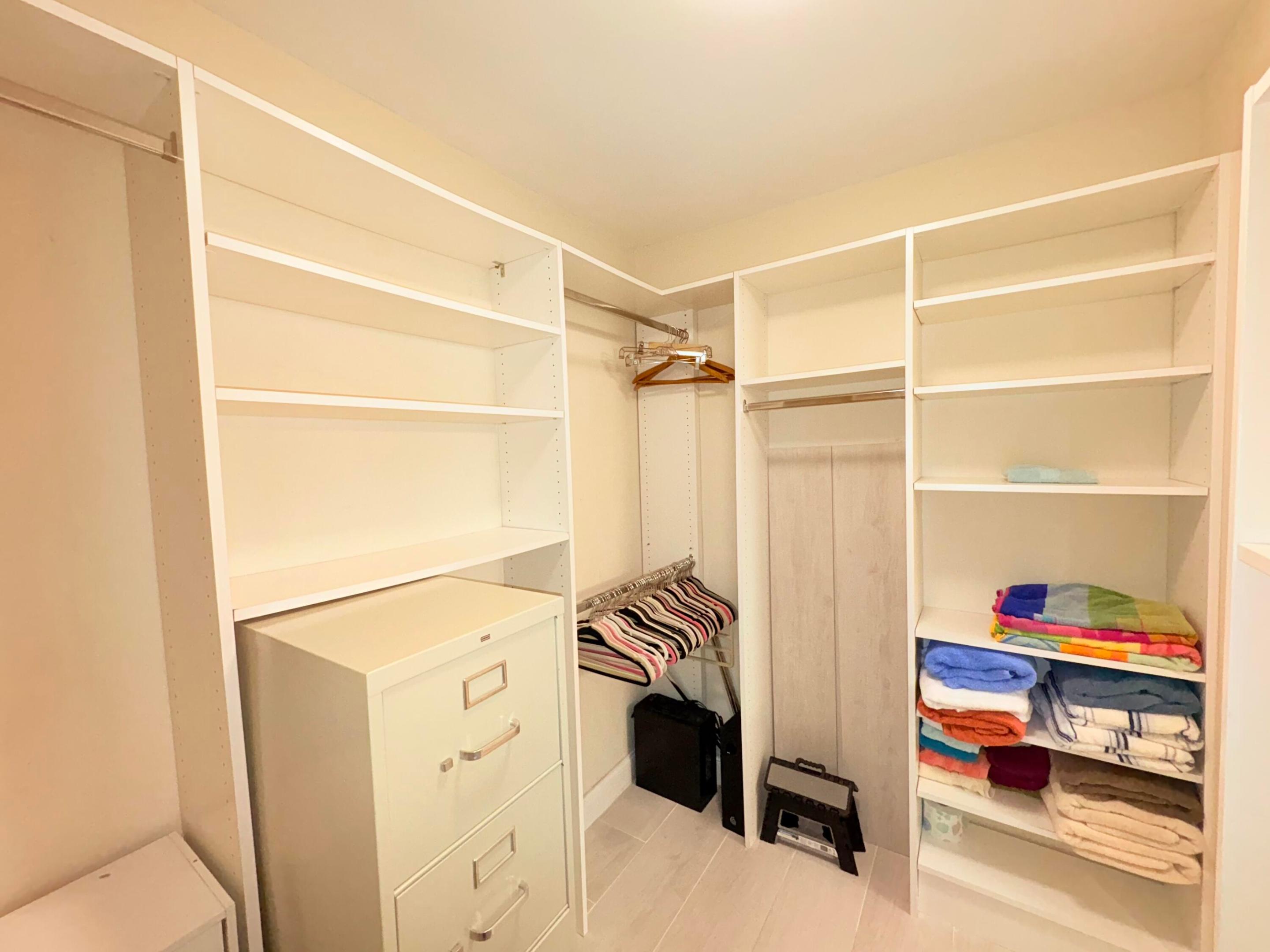 3138 Via Poinciana 306