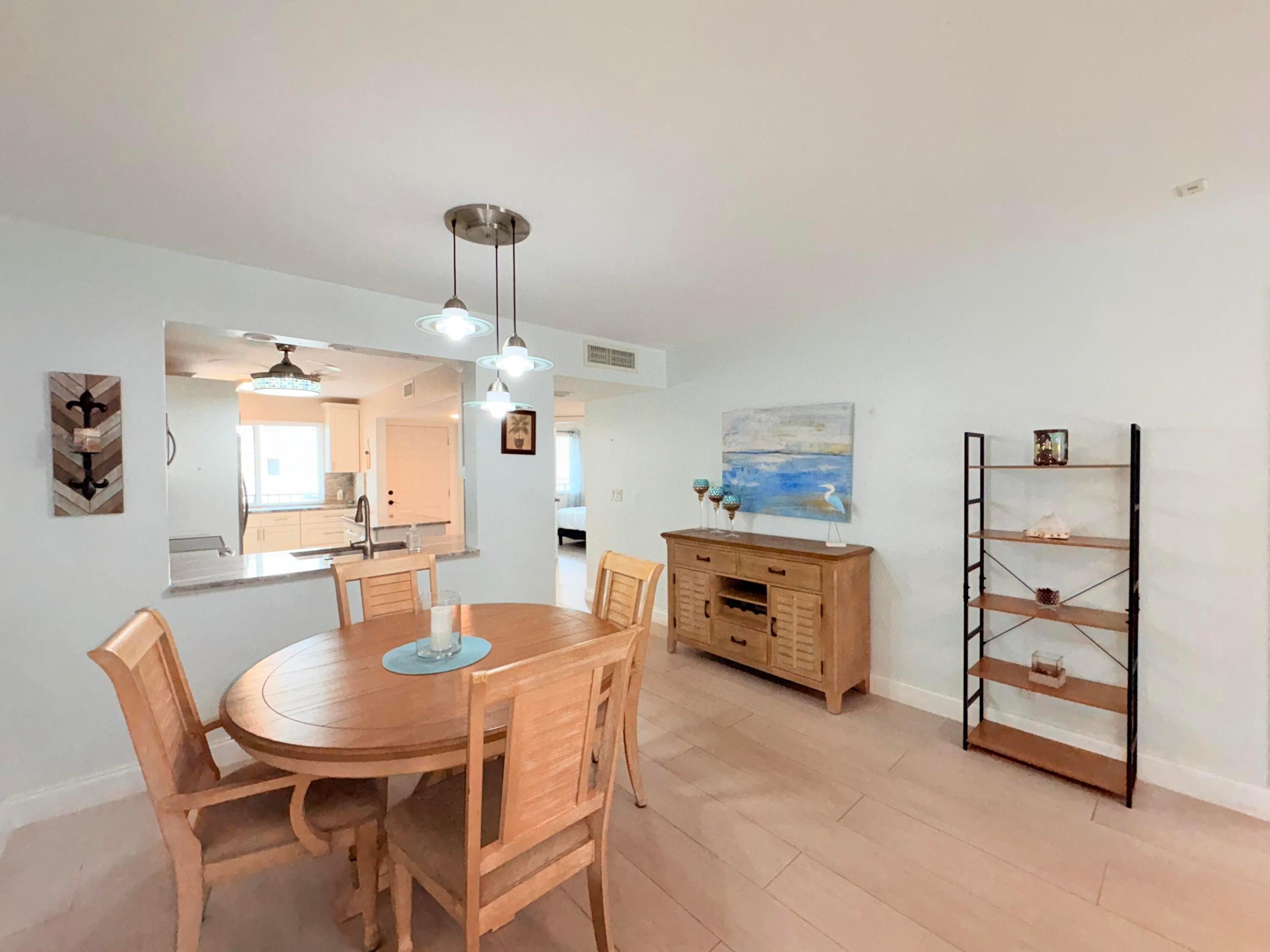 3138 Via Poinciana 306