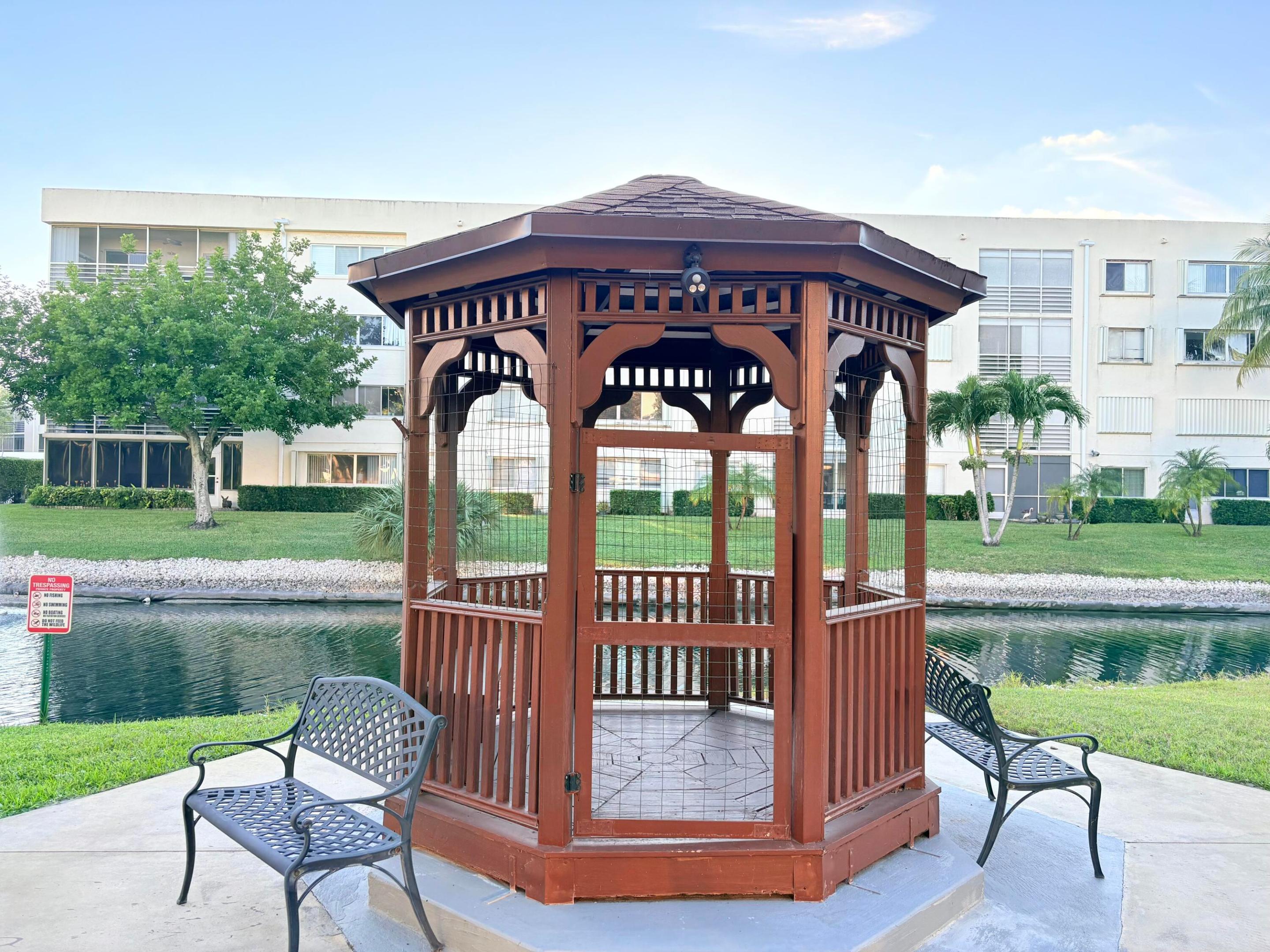 3138 Via Poinciana 306