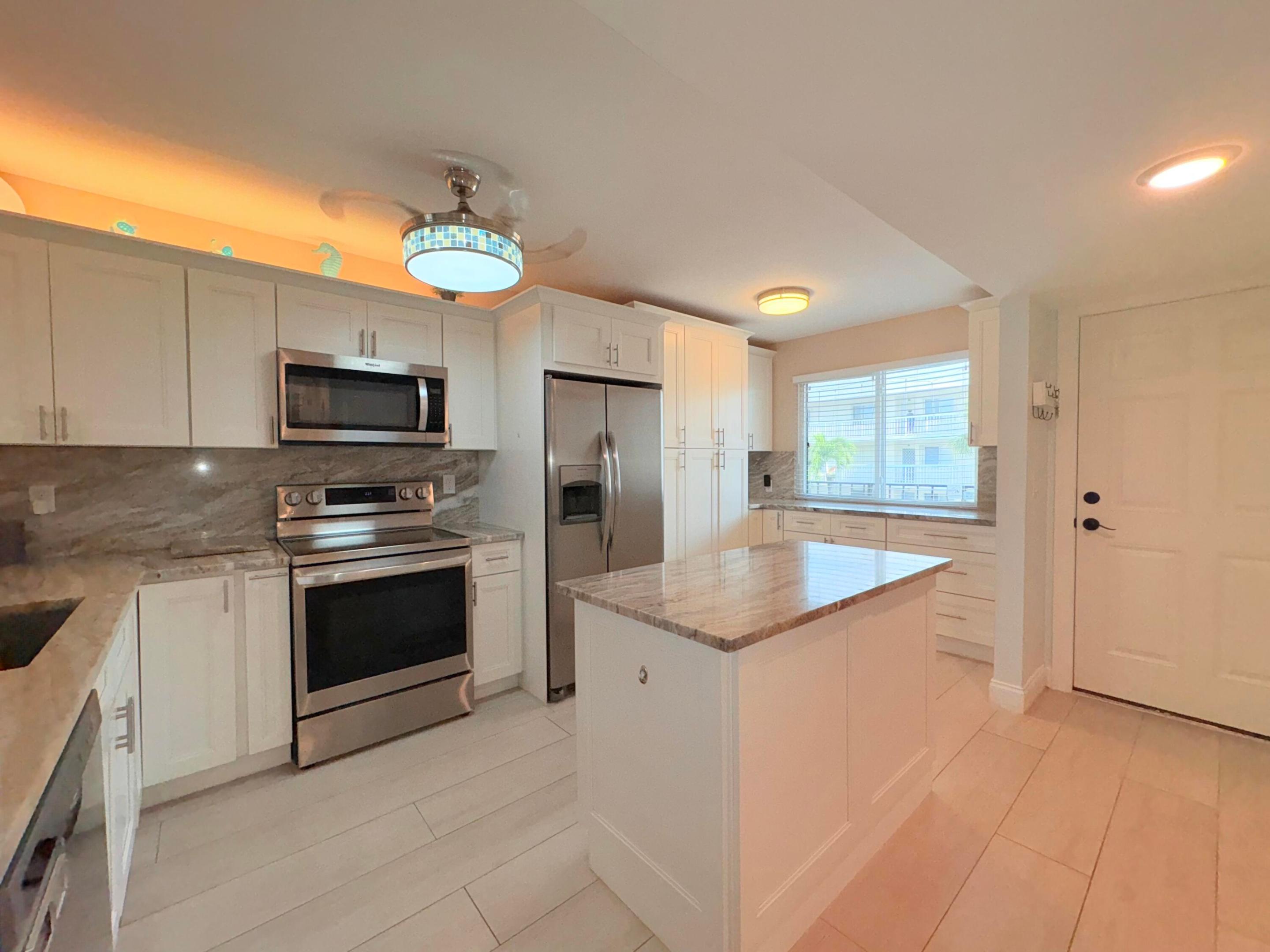 3138 Via Poinciana 306