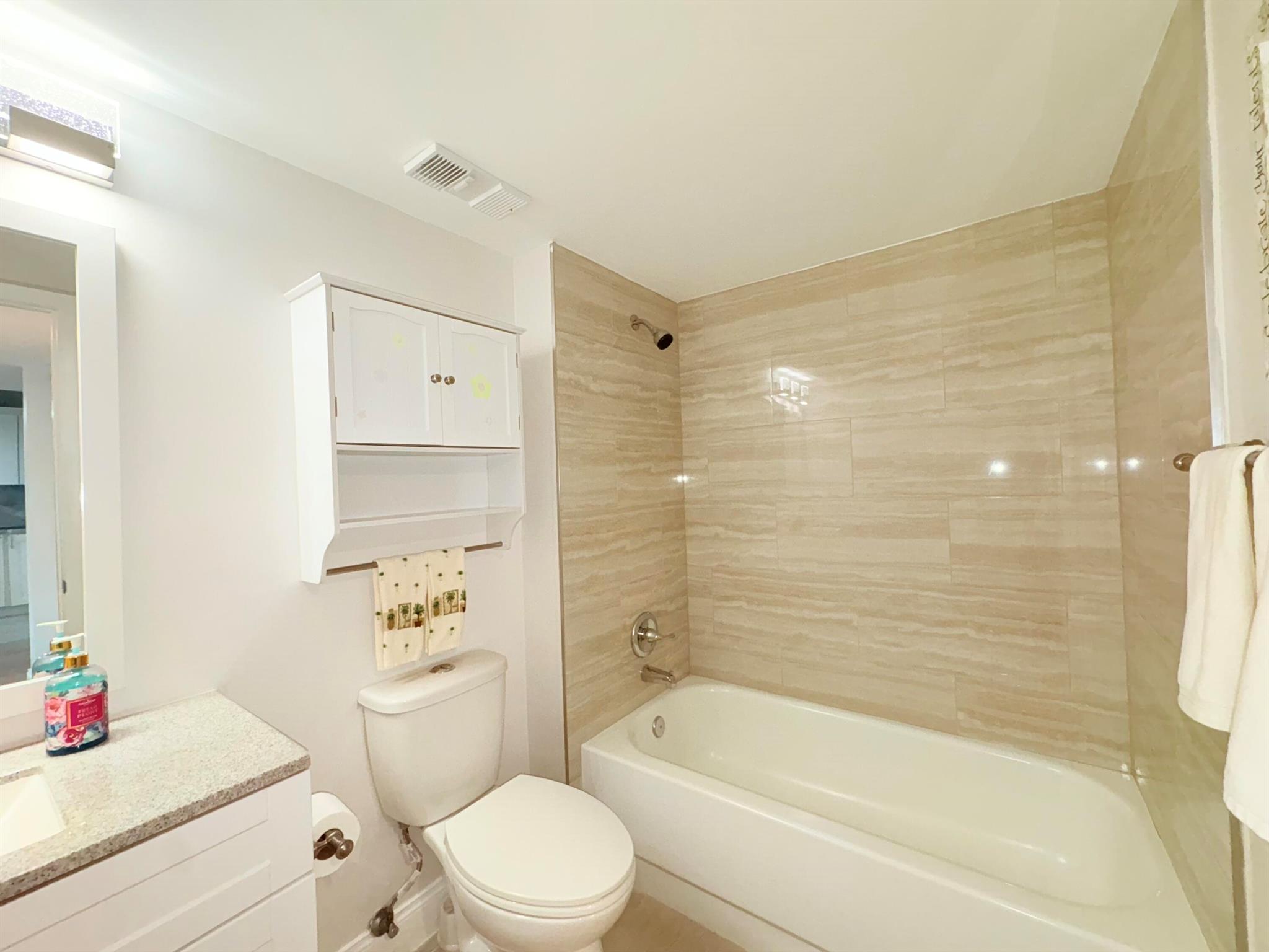 3138 Via Poinciana 306