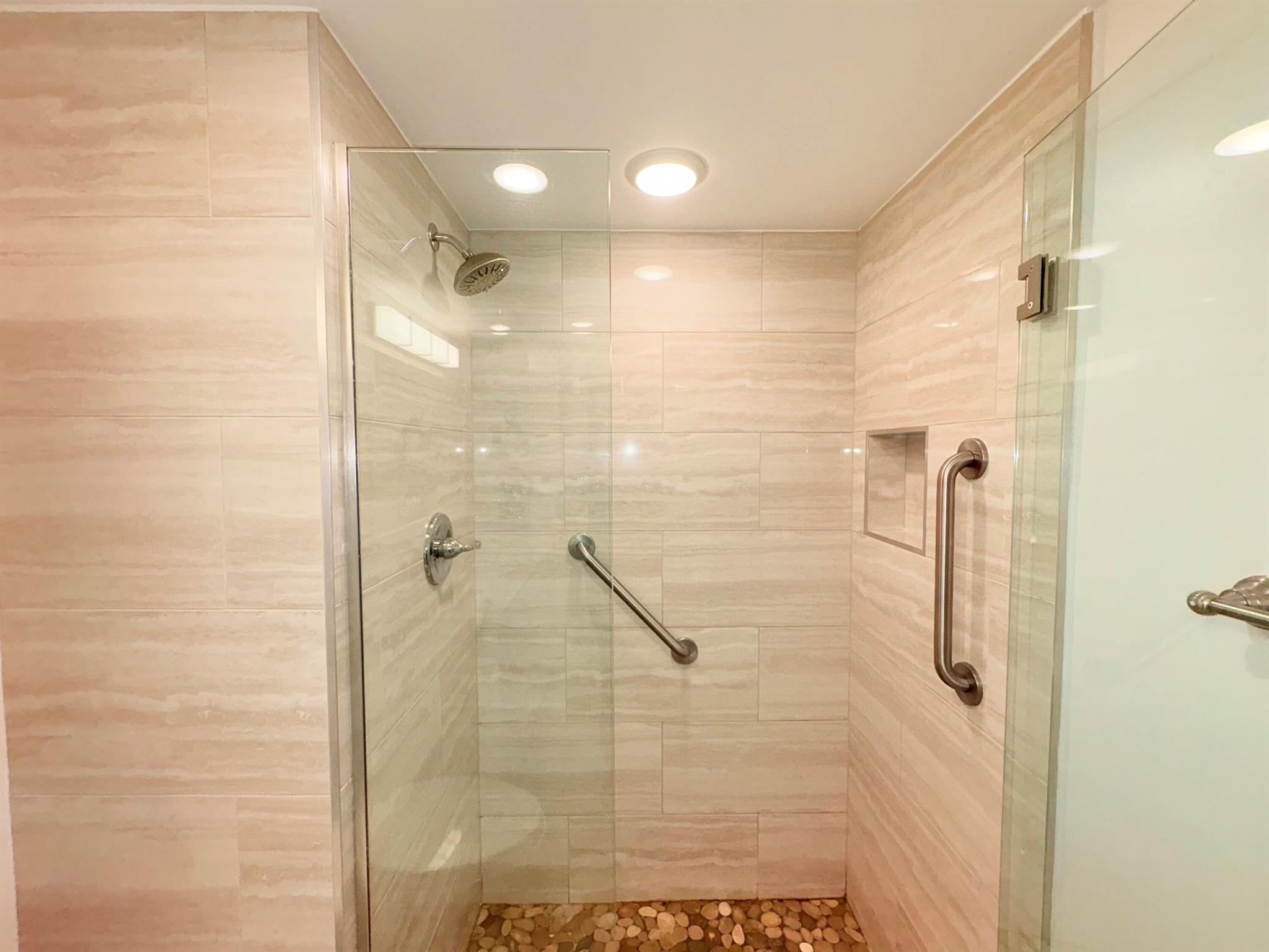 3138 Via Poinciana 306