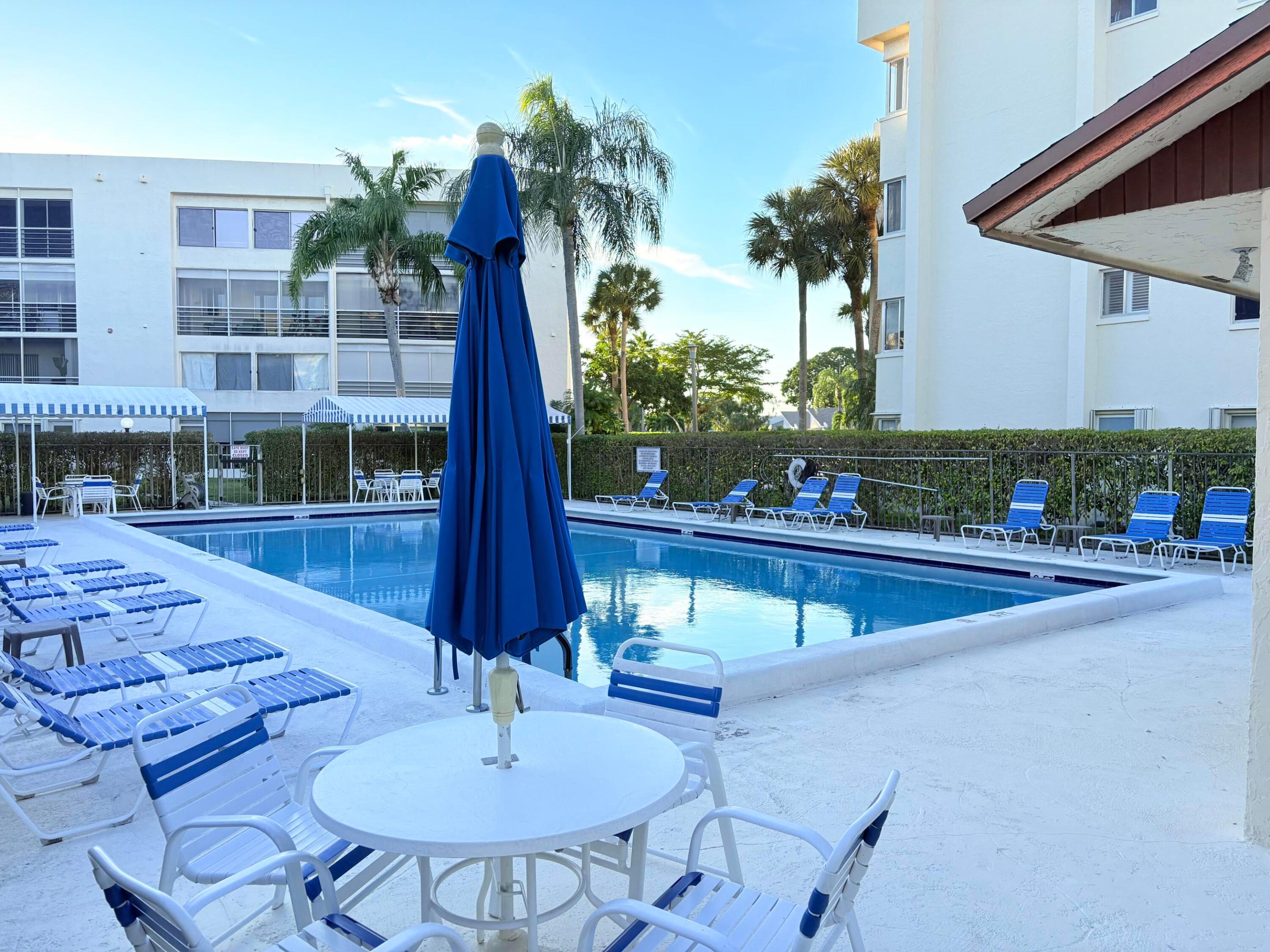 3138 Via Poinciana 306