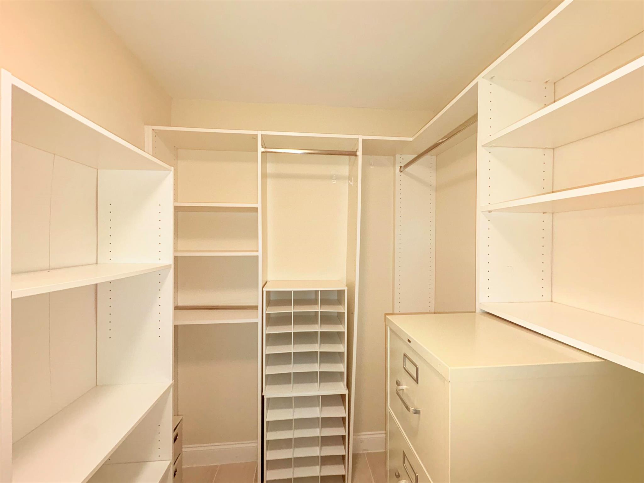 3138 Via Poinciana 306