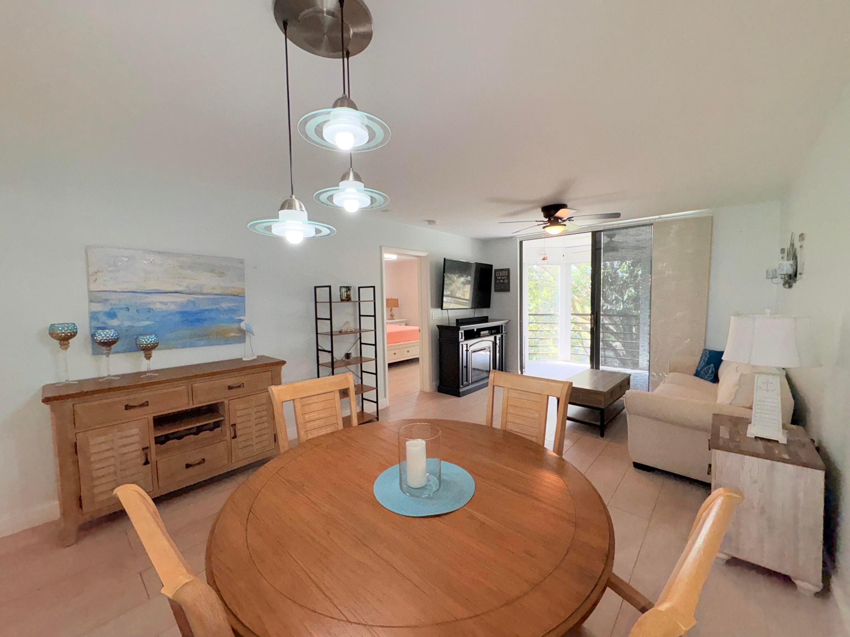 3138 Via Poinciana 306