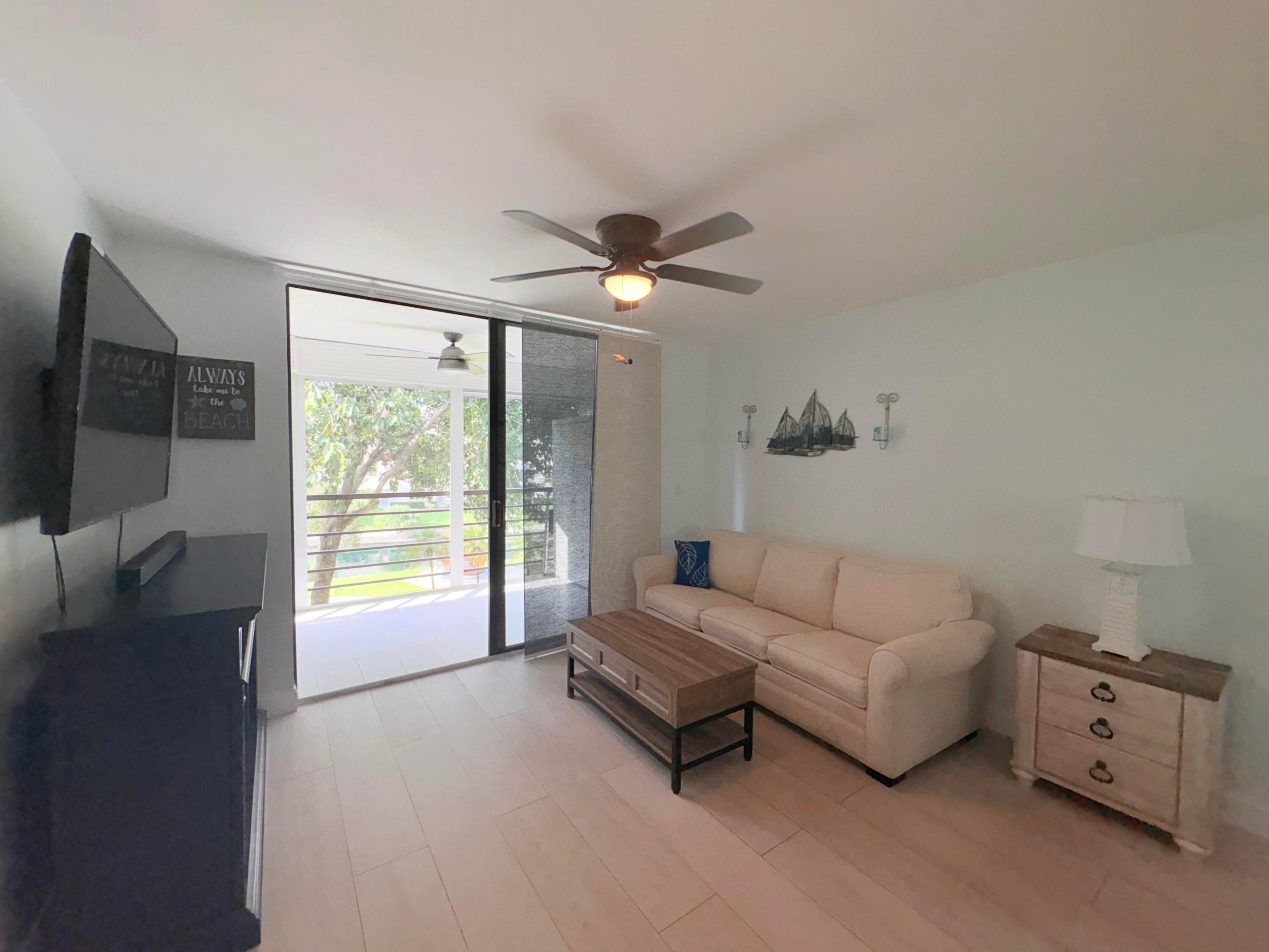 3138 Via Poinciana 306