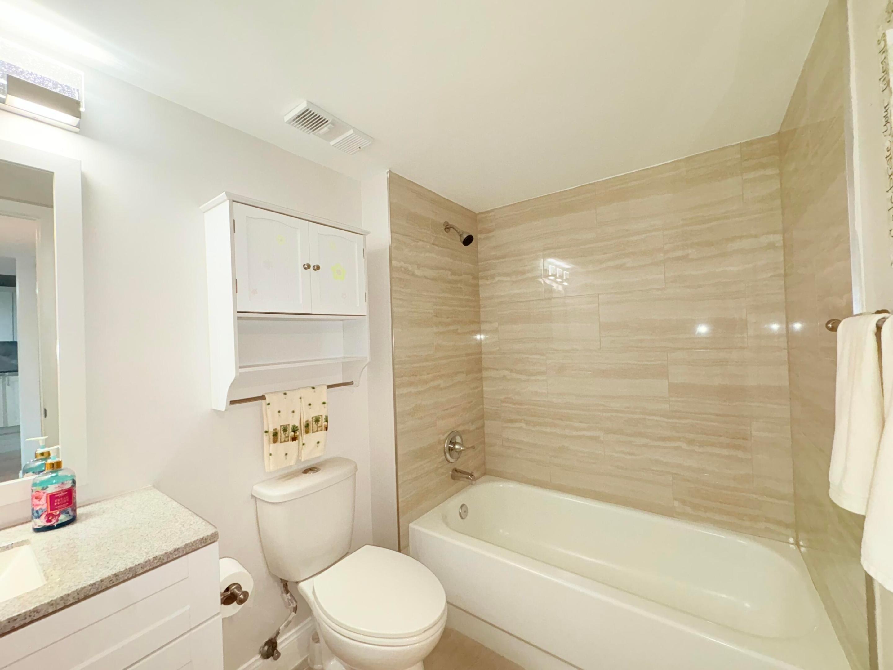 3138 Via Poinciana 306