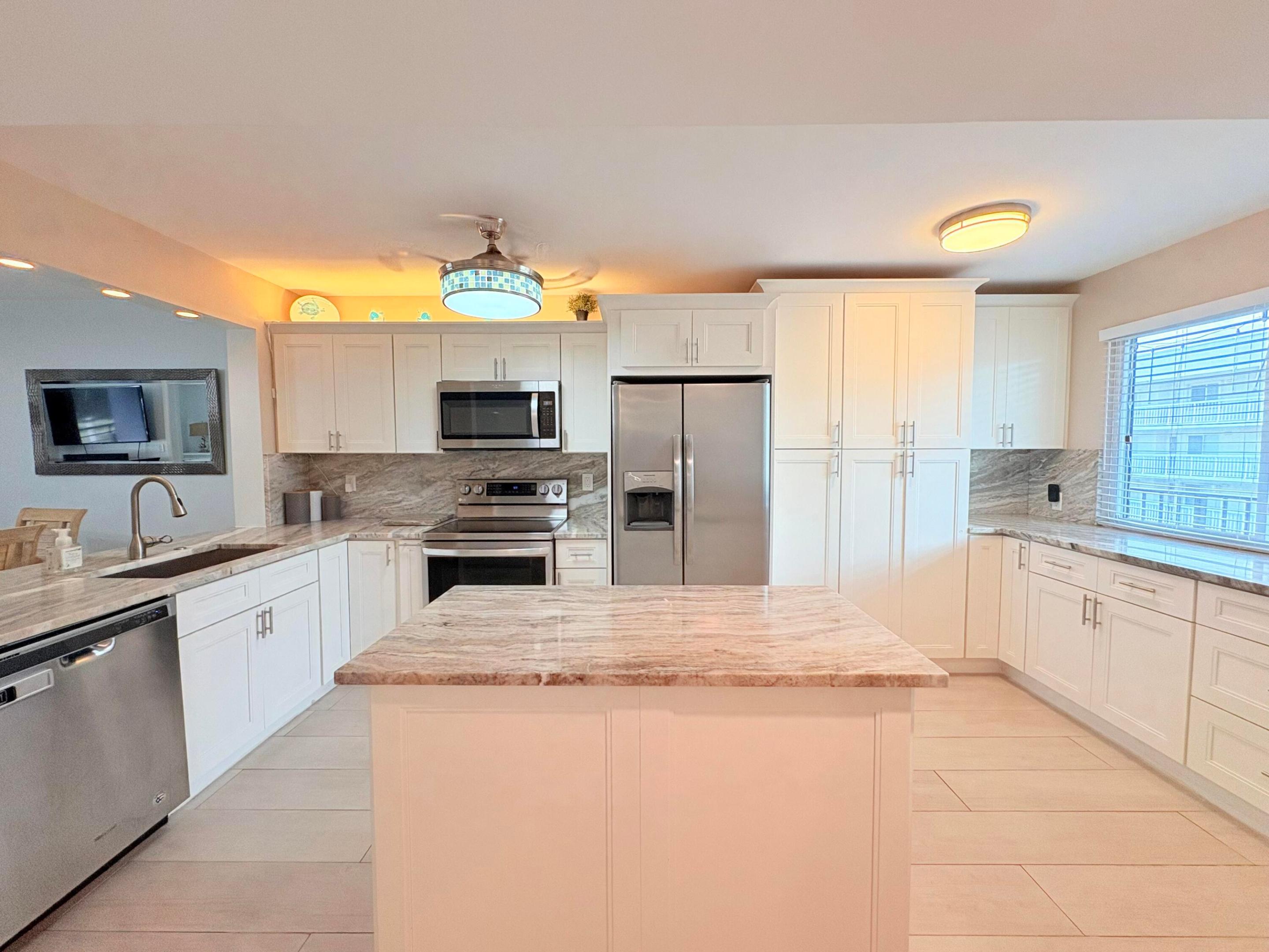 3138 Via Poinciana 306