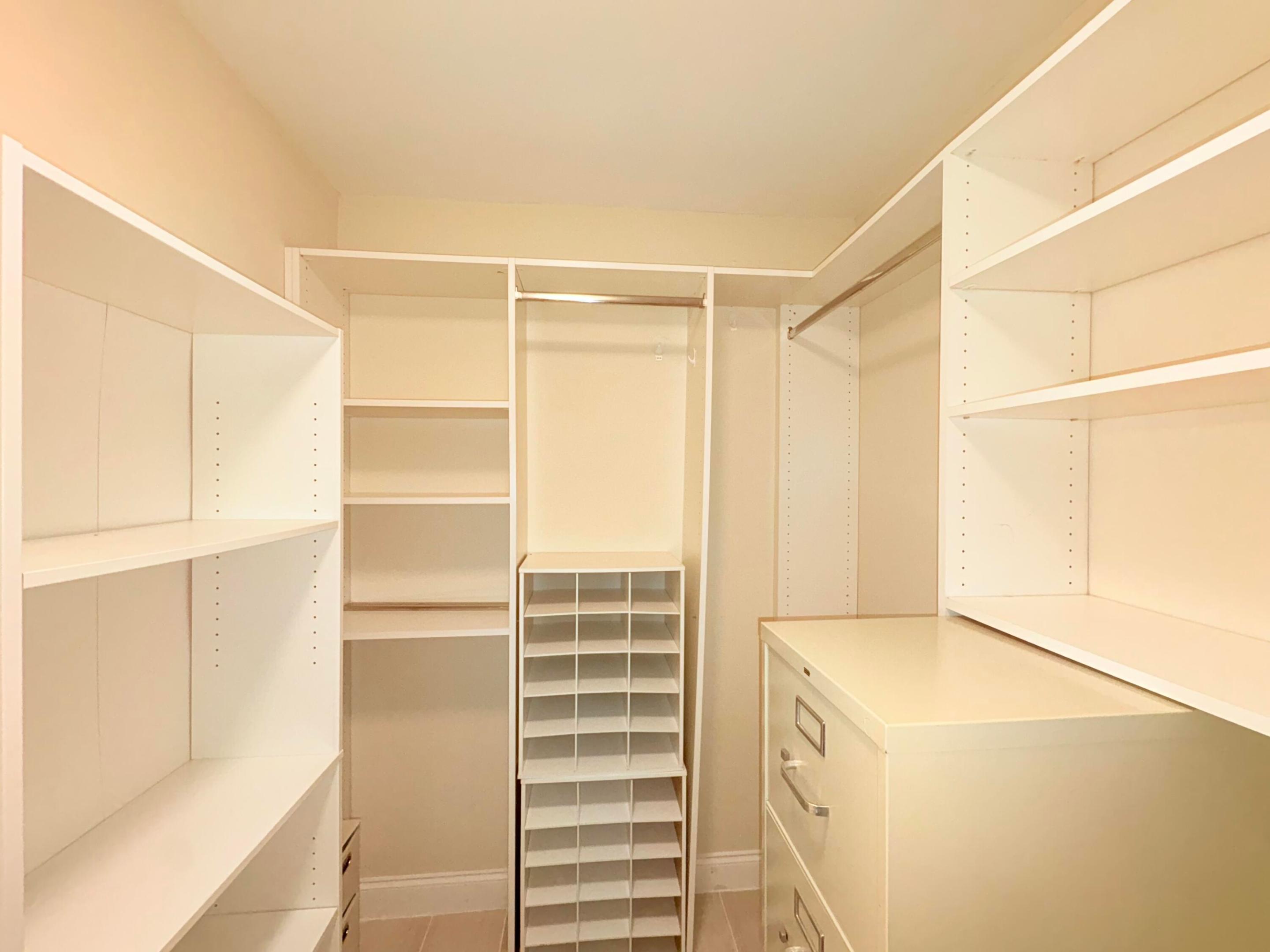 3138 Via Poinciana 306