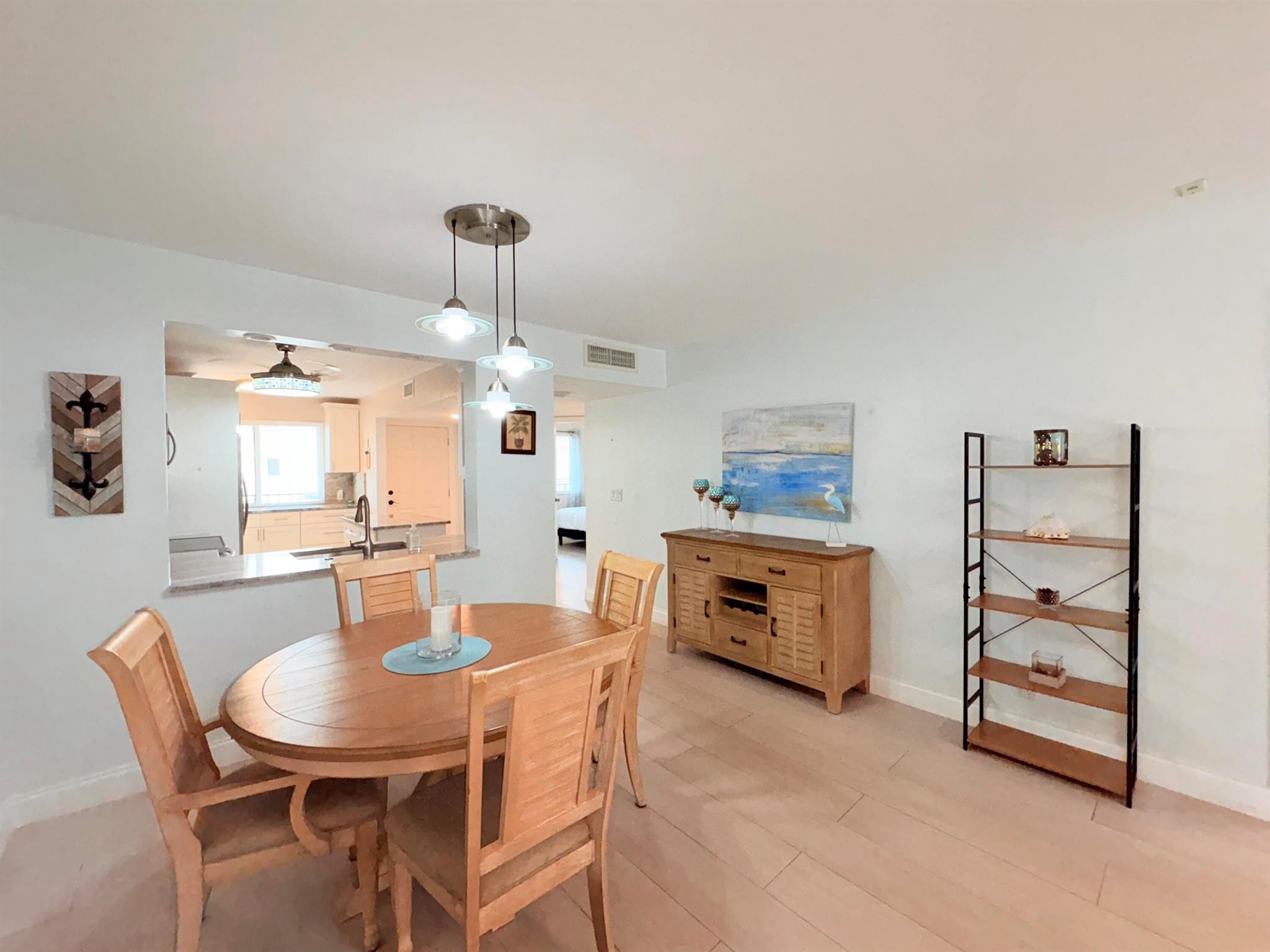 3138 Via Poinciana 306