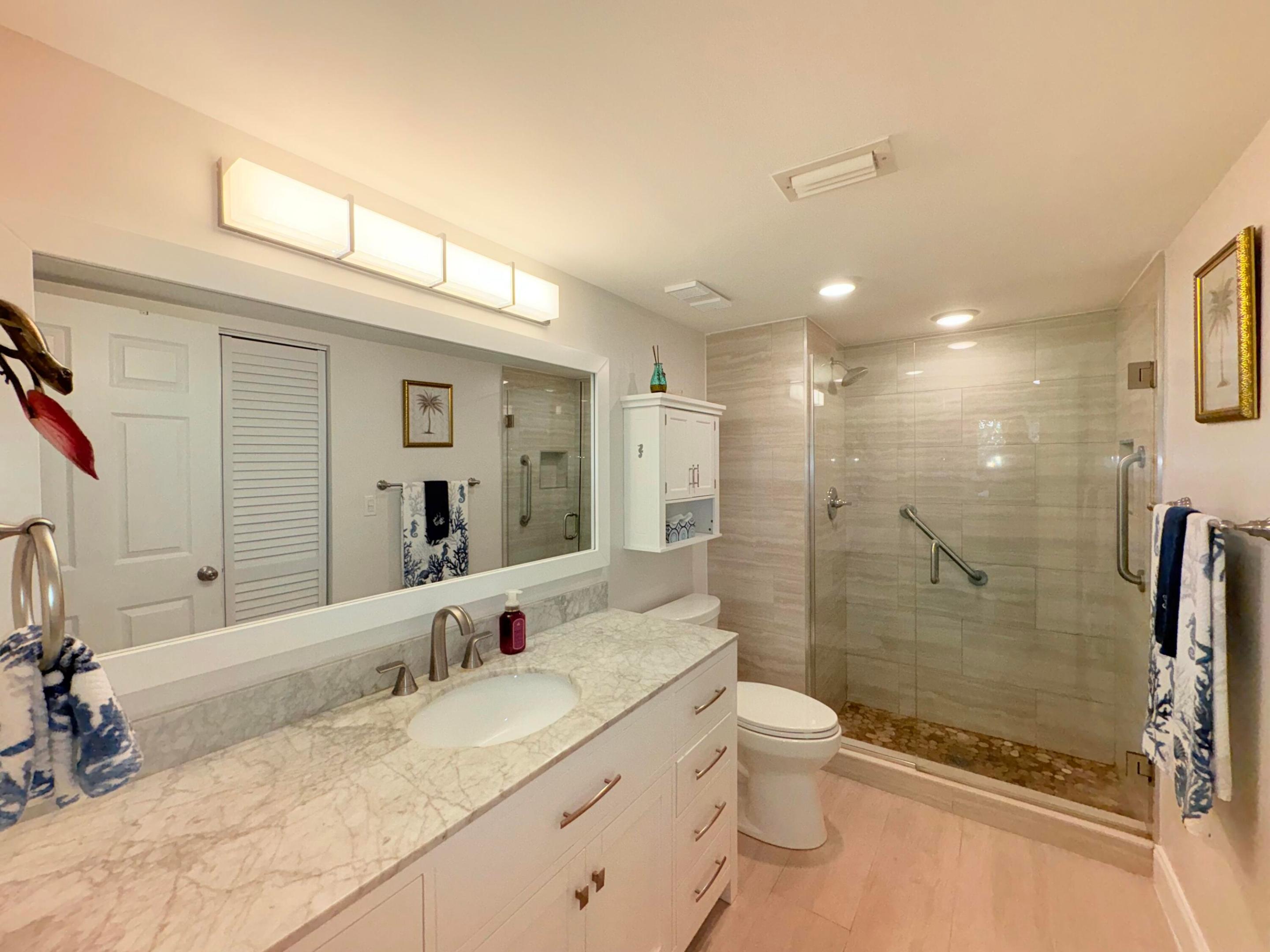 3138 Via Poinciana 306