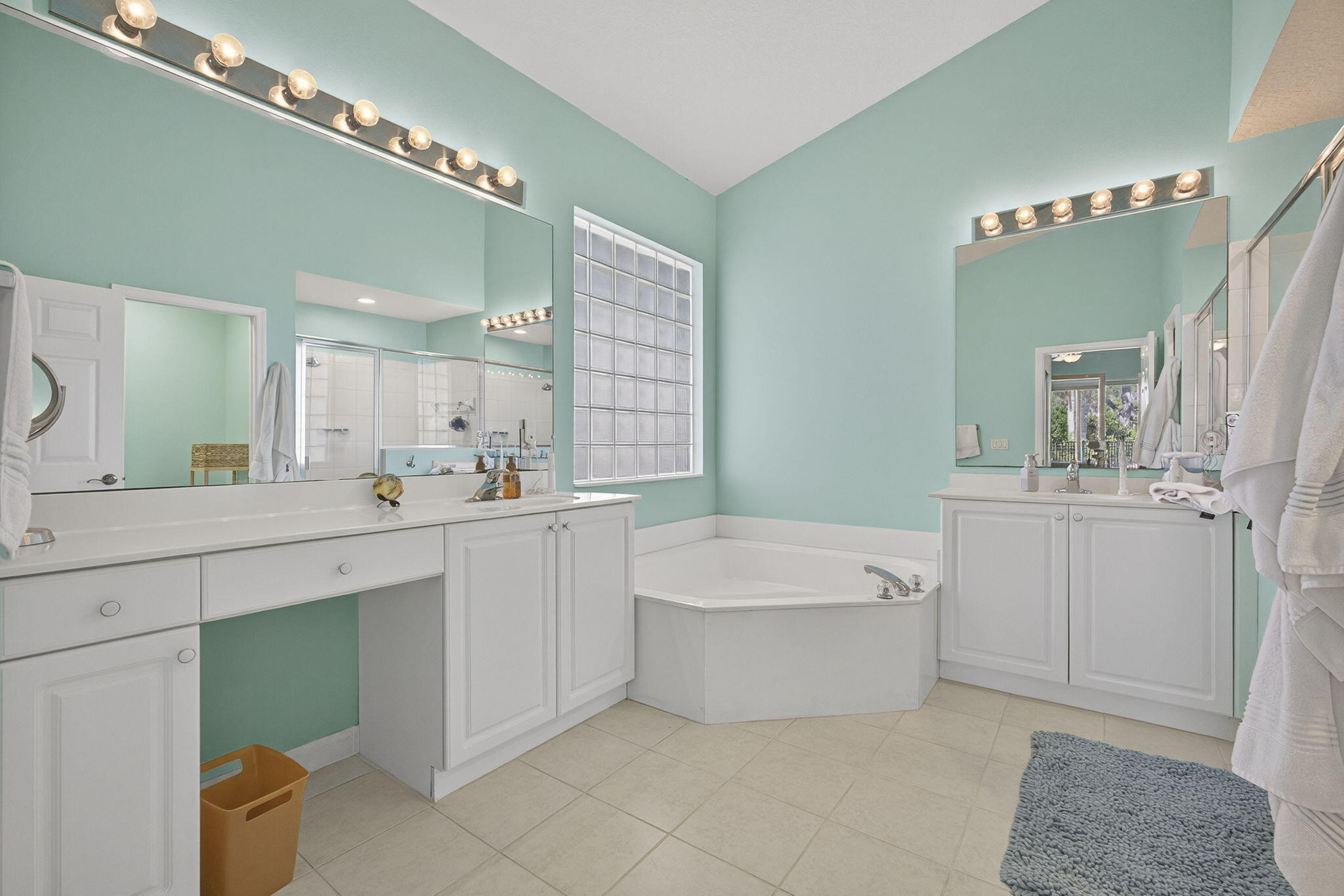 11061 Laurel Walk Road