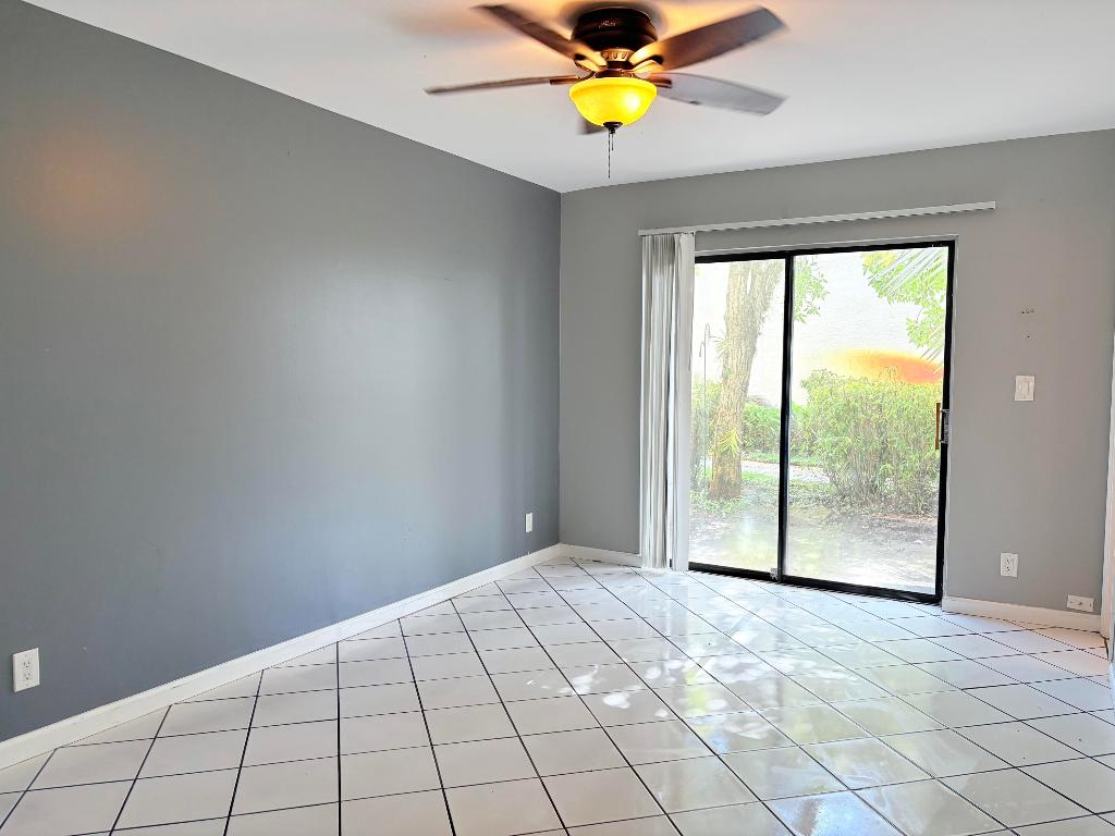 1455 Holly Heights Drive 22