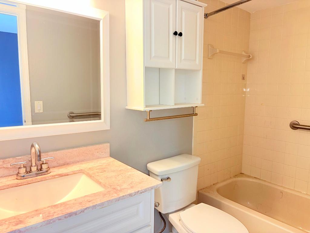 1455 Holly Heights Drive 22