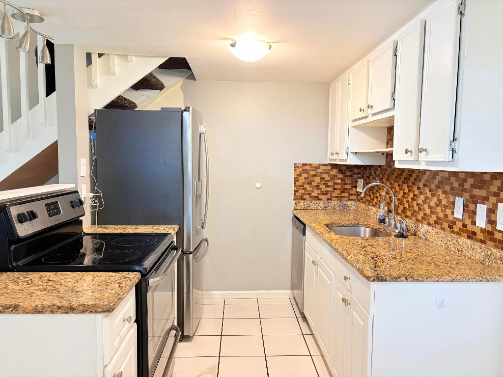 1455 Holly Heights Drive 22