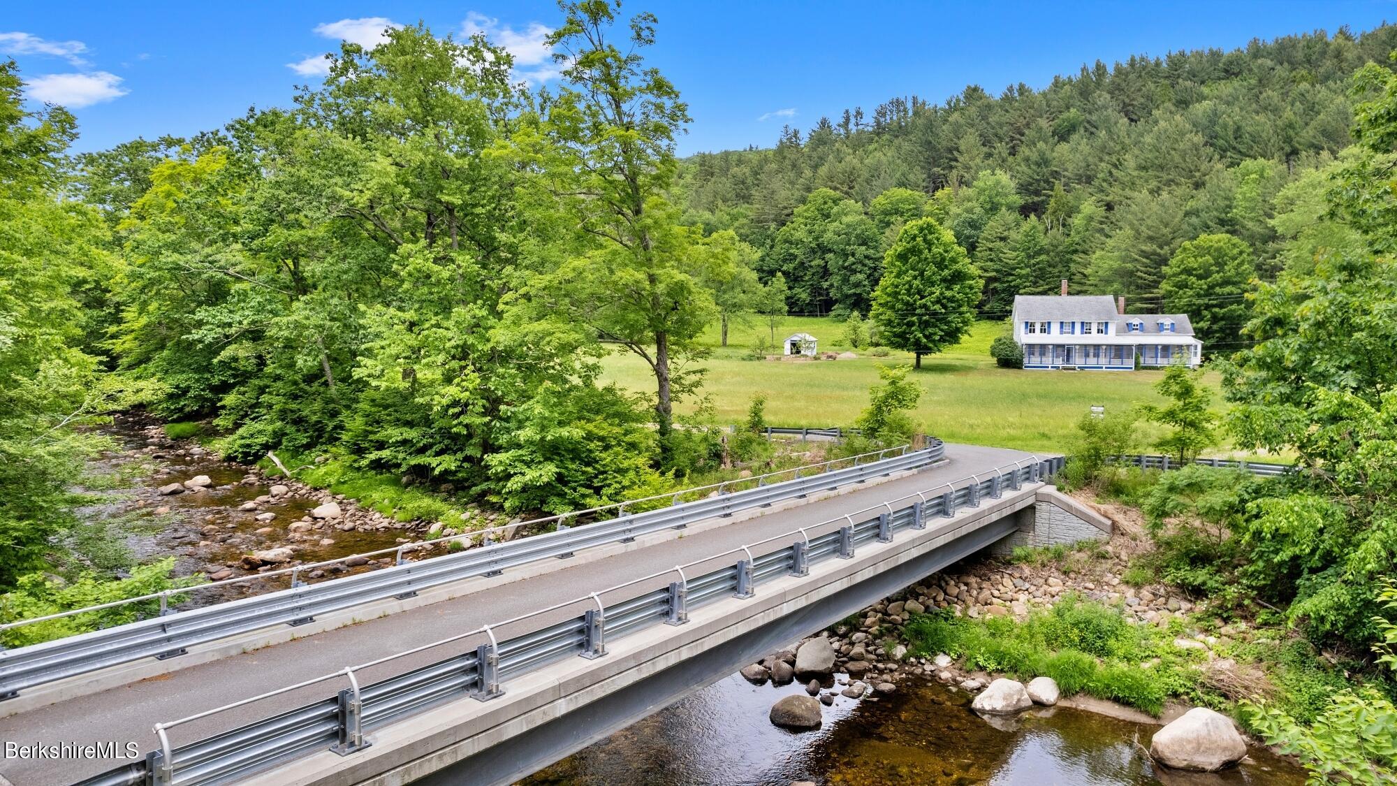 601 East River Rd