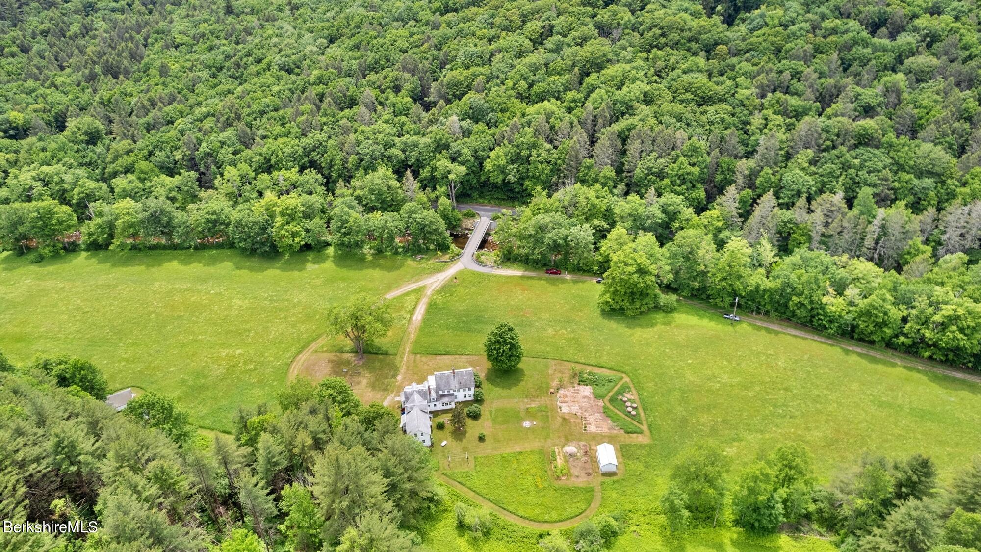 601 East River Rd