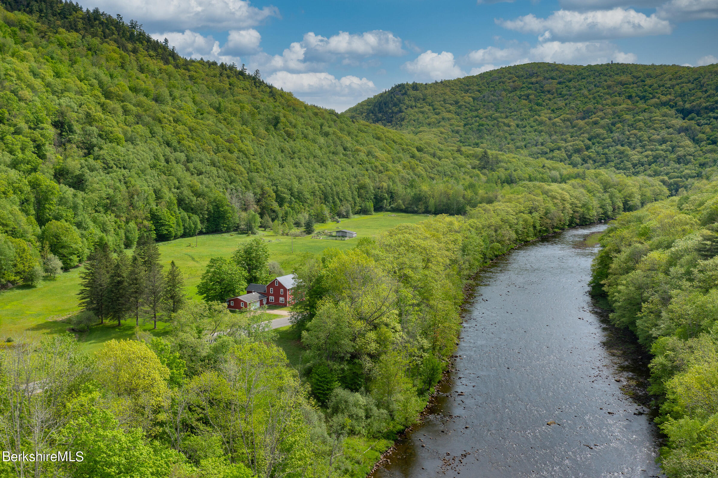 327 River Rd