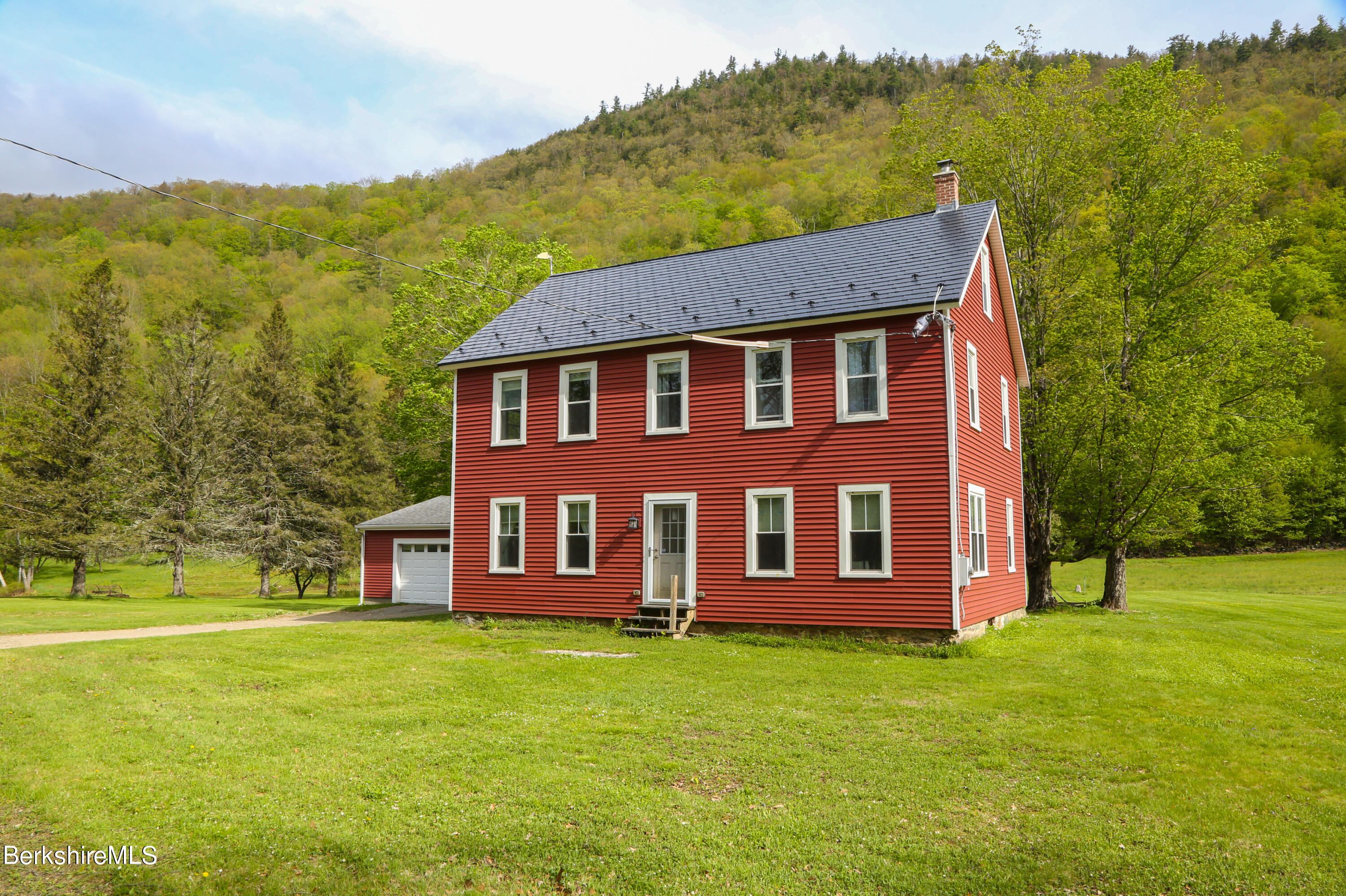 327 River Rd