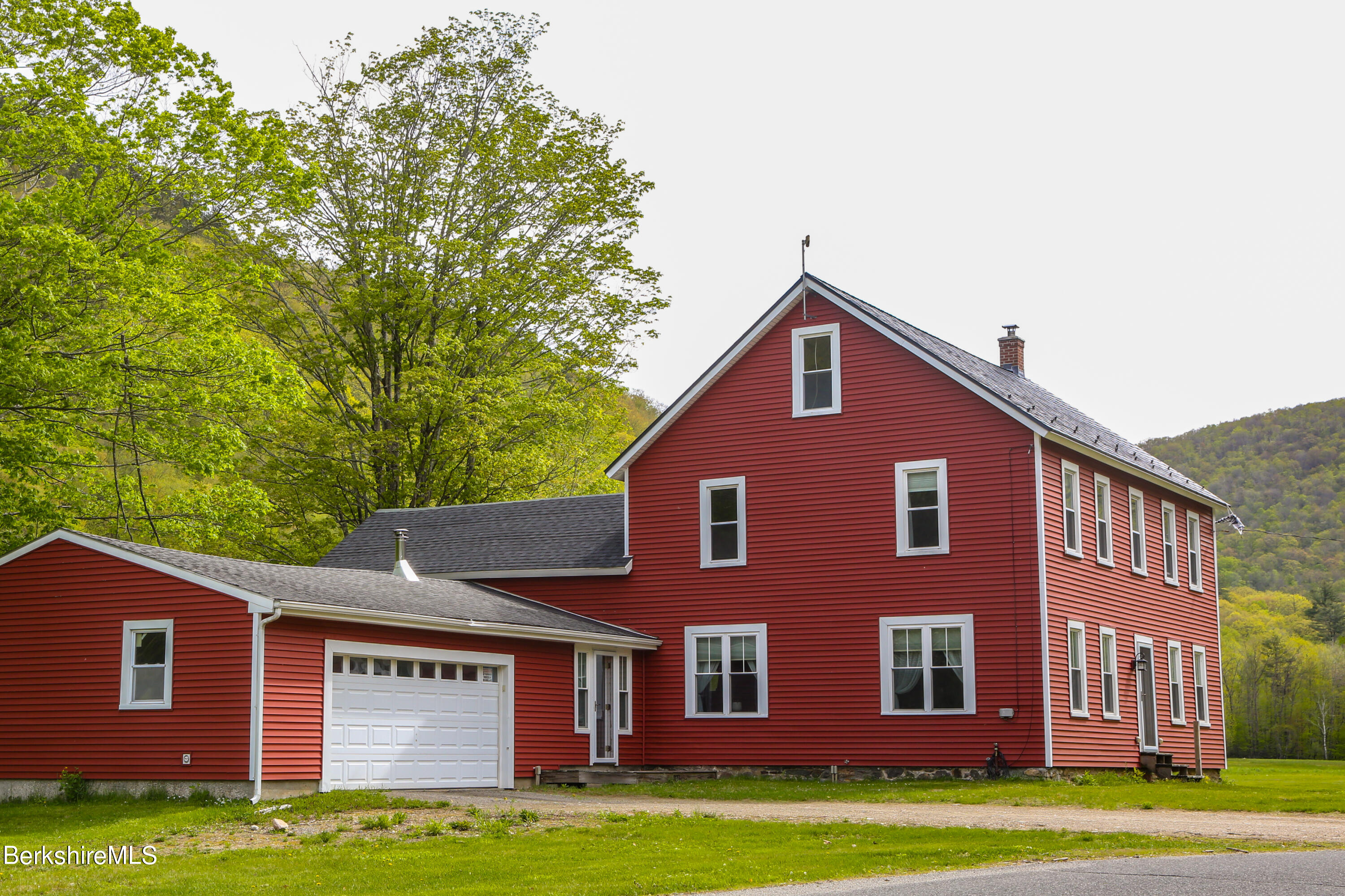 327 River Rd