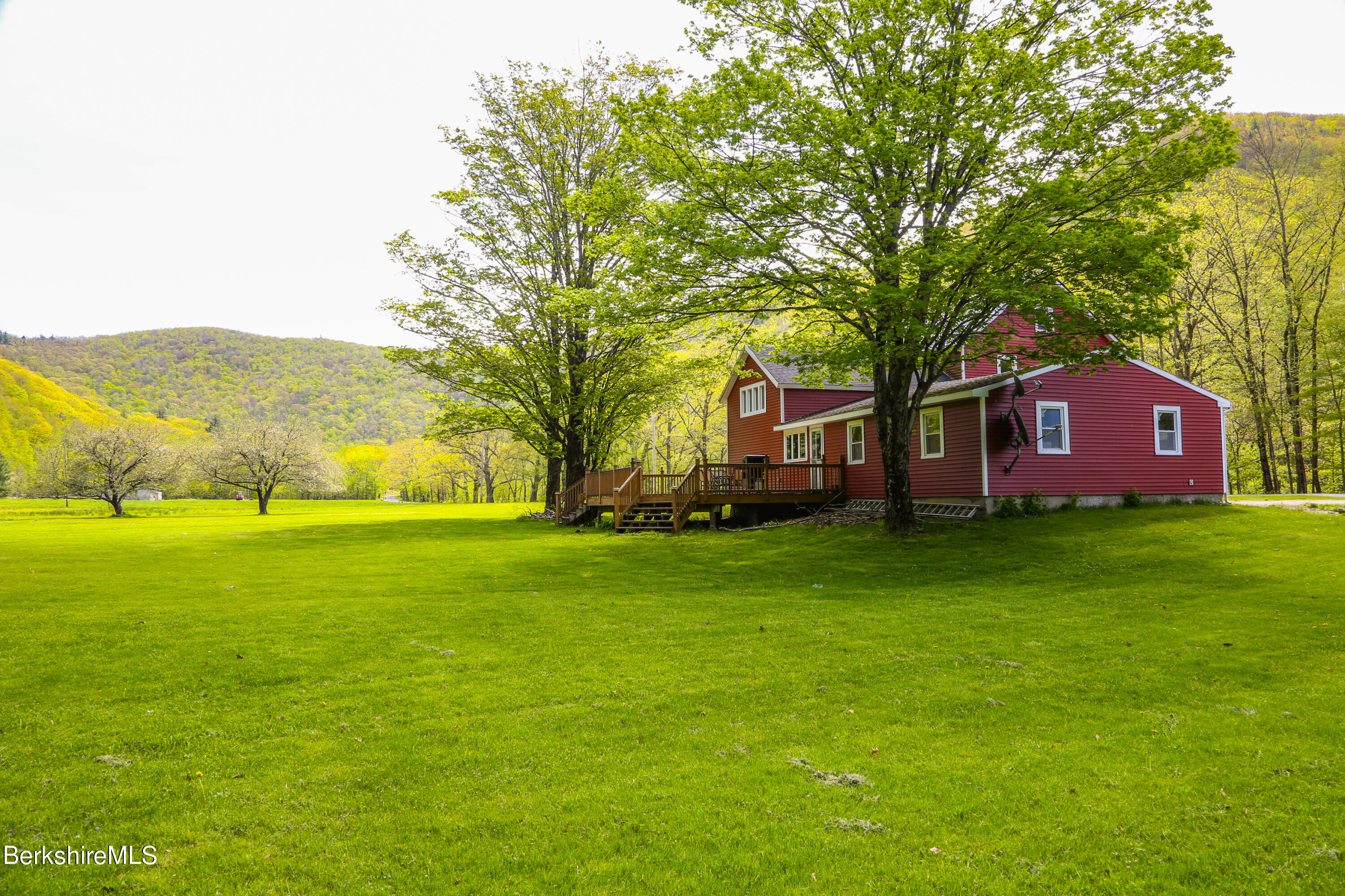 327 River Rd