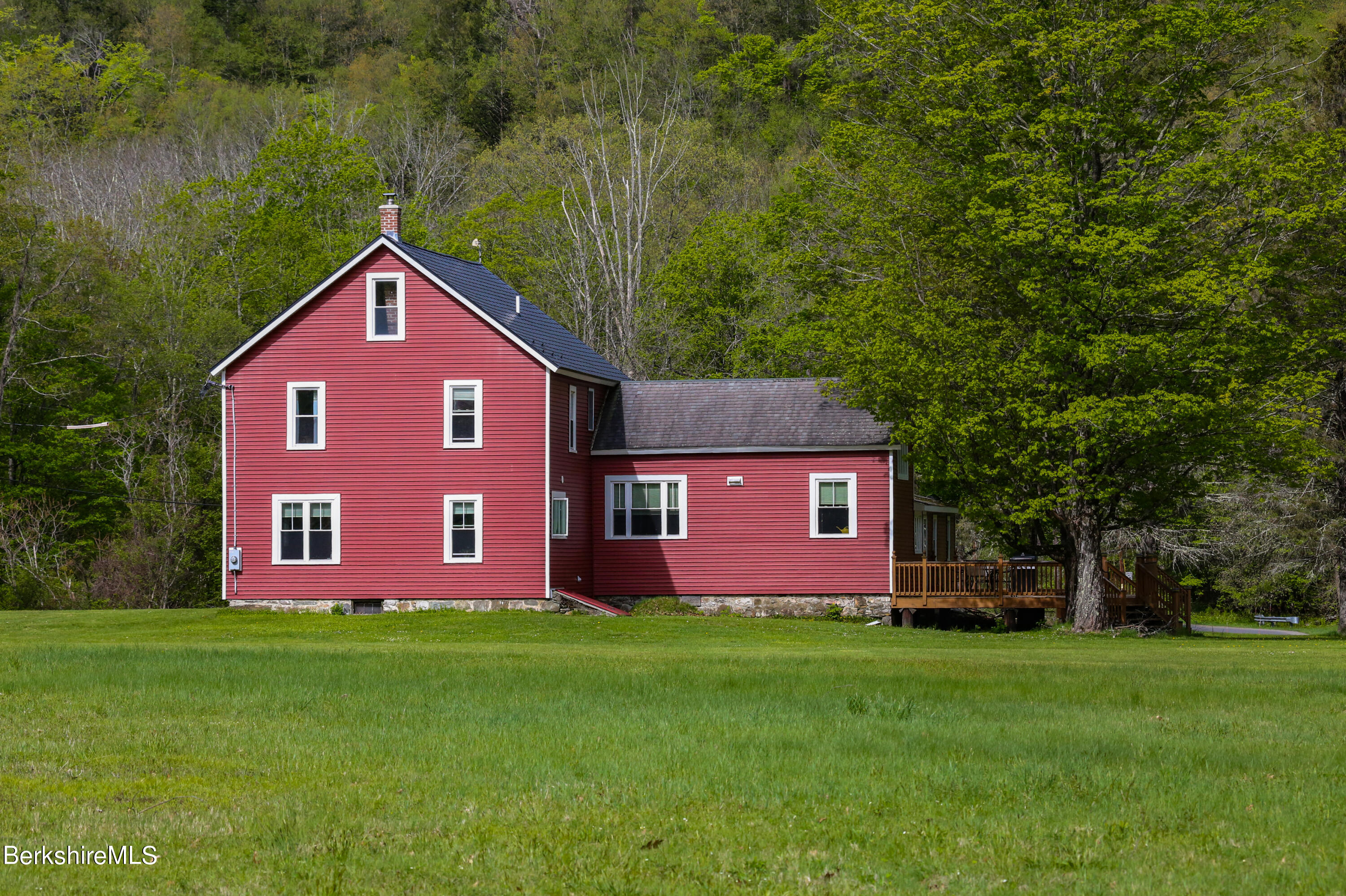 327 River Rd