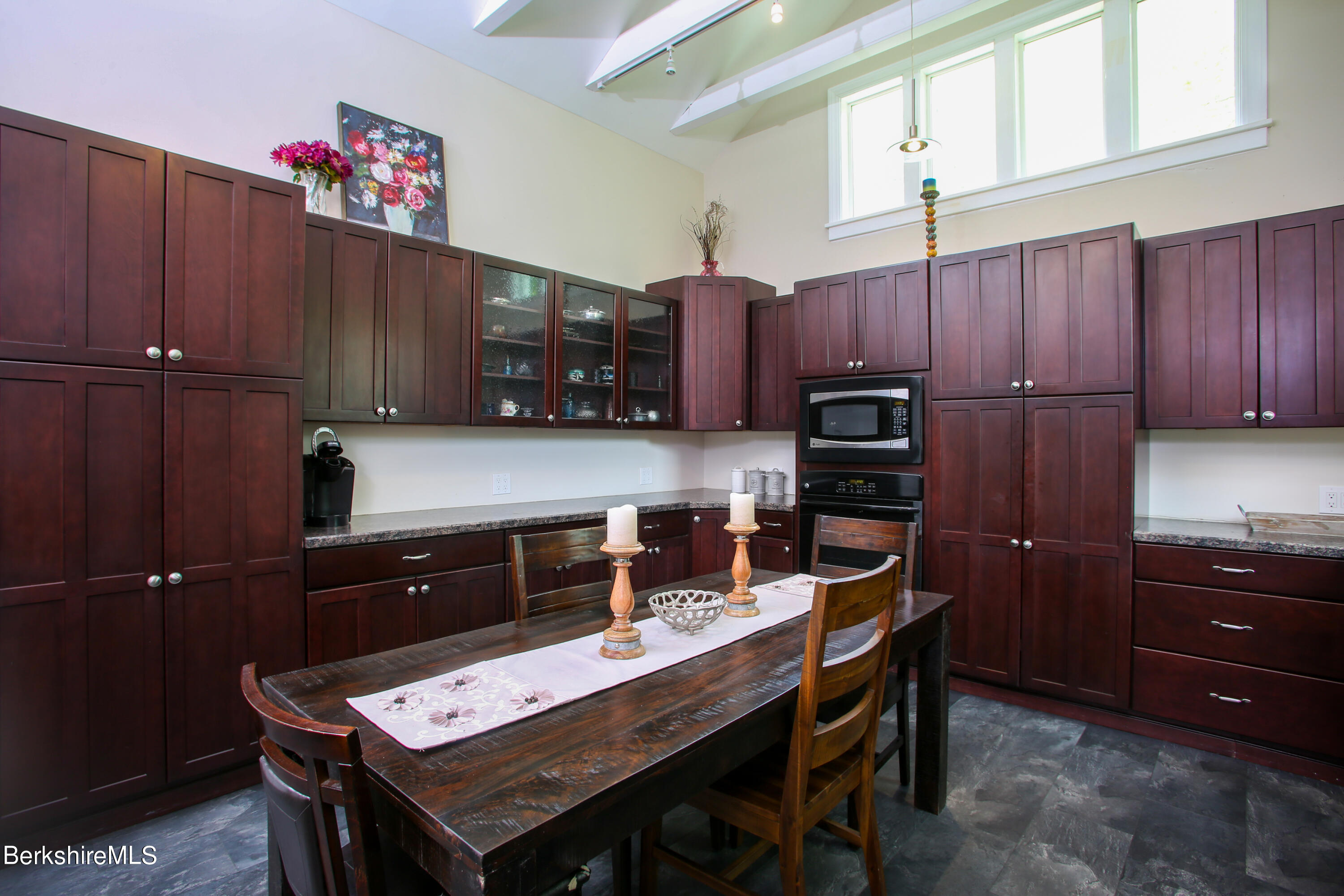 327 River Rd