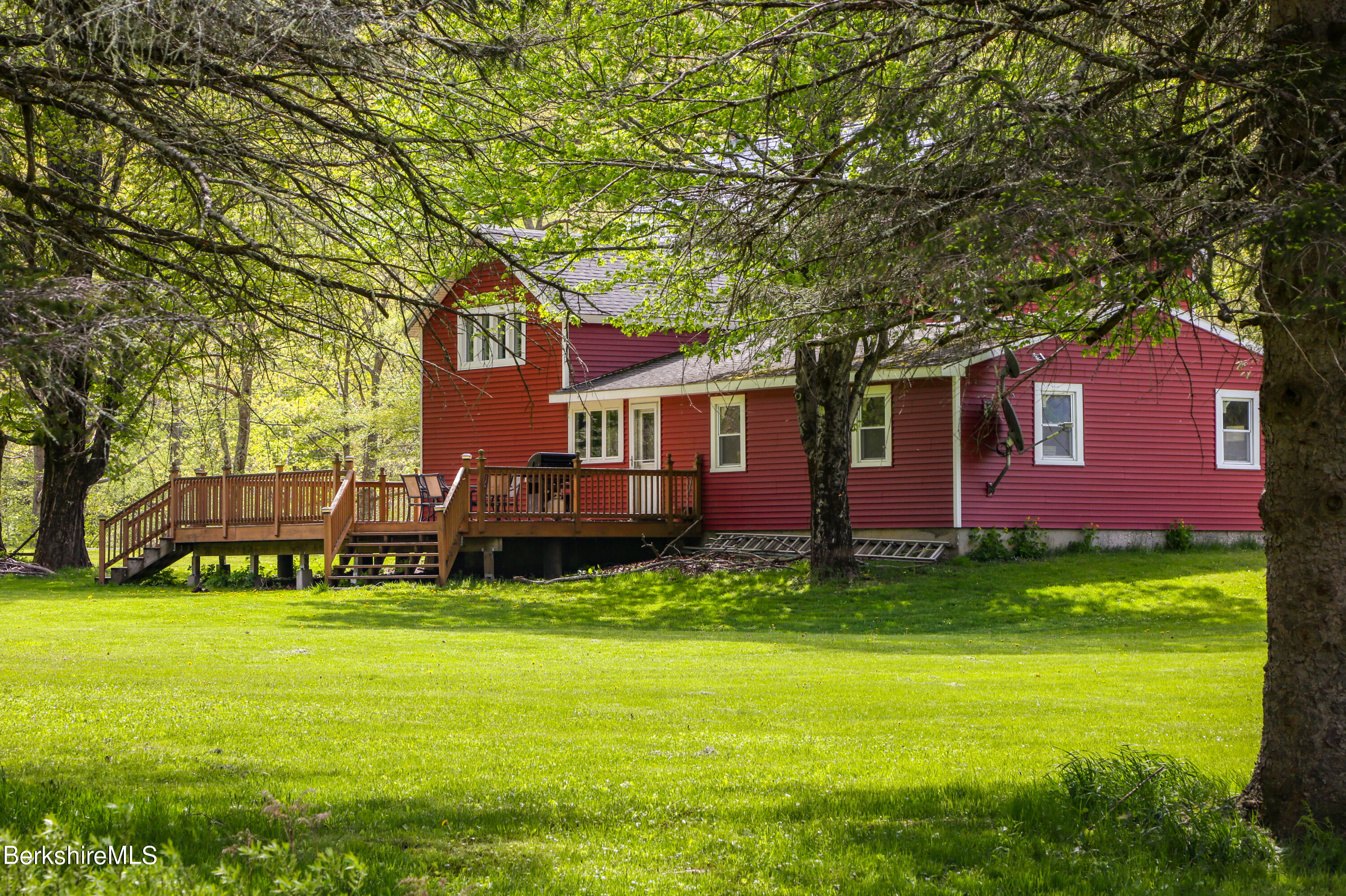 327 River Rd