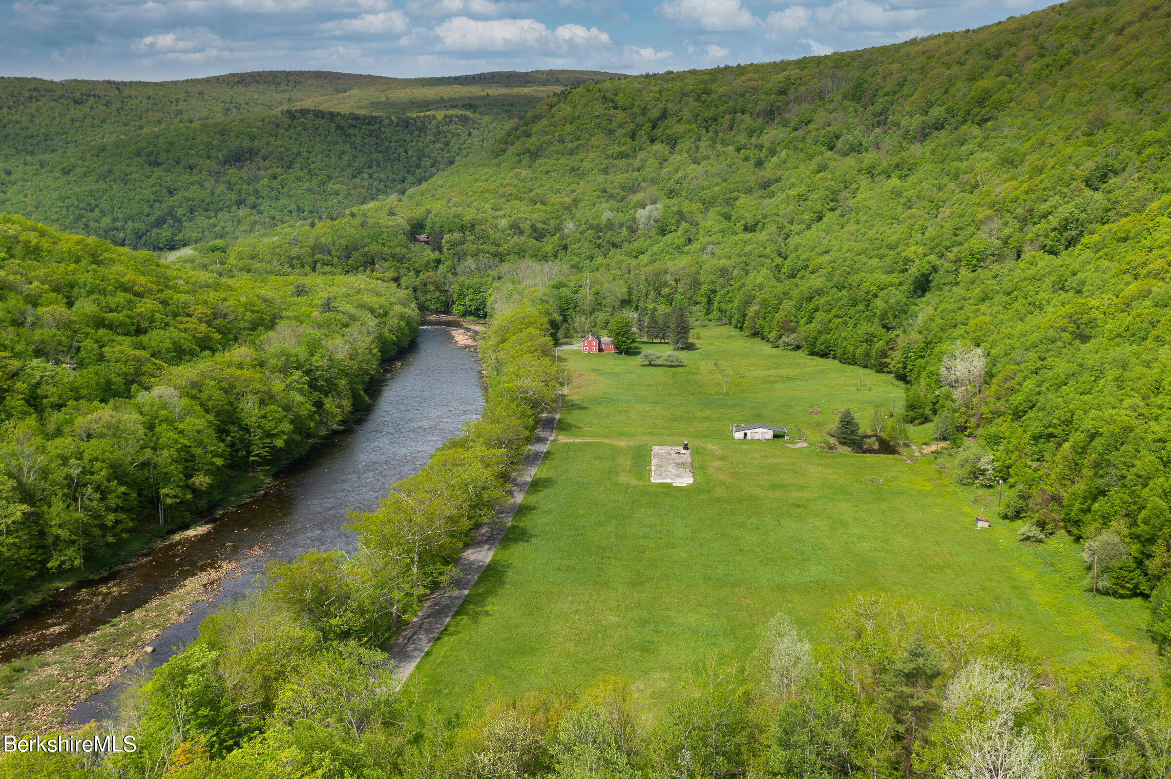 327 River Rd