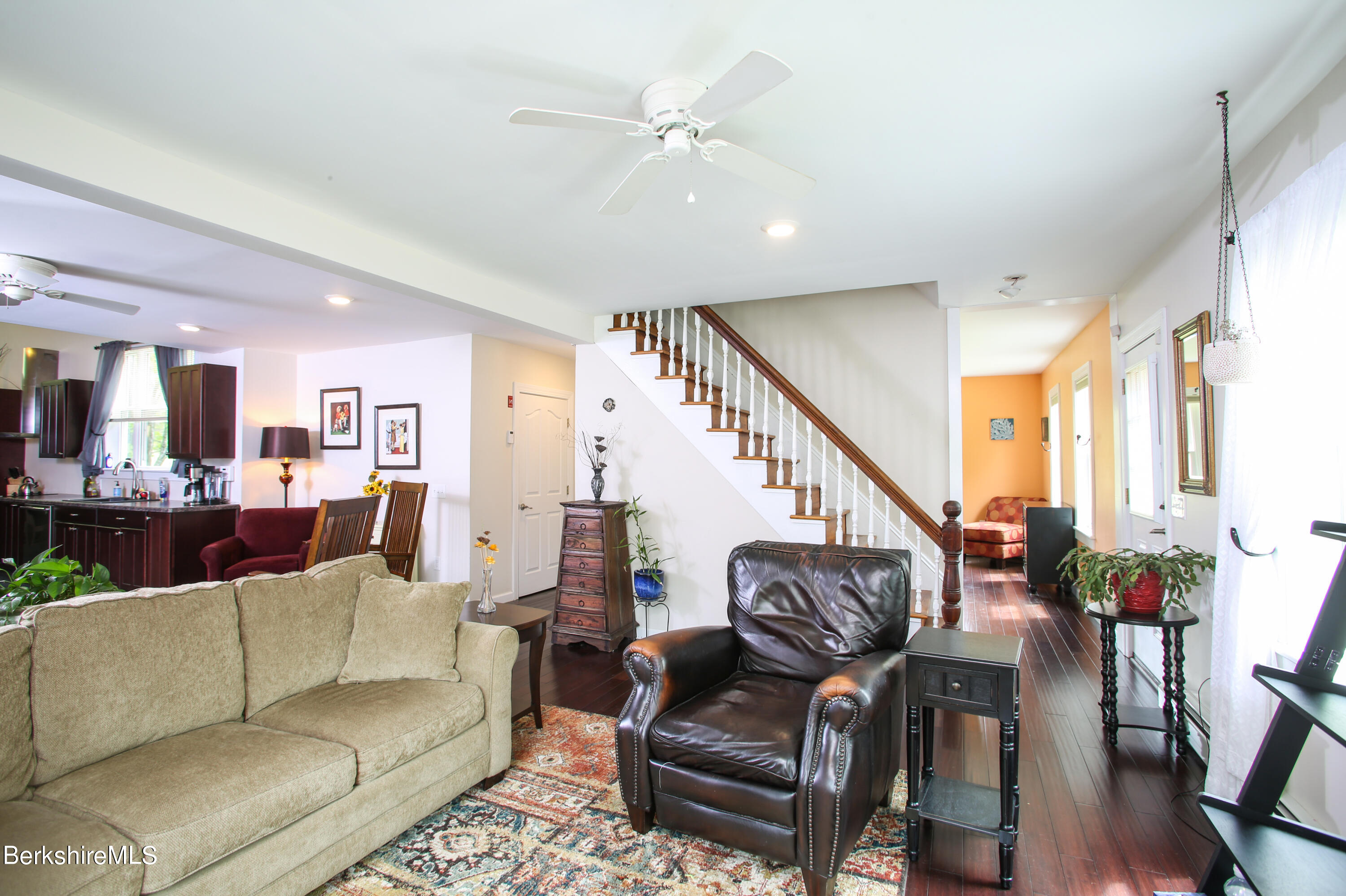 327 River Rd